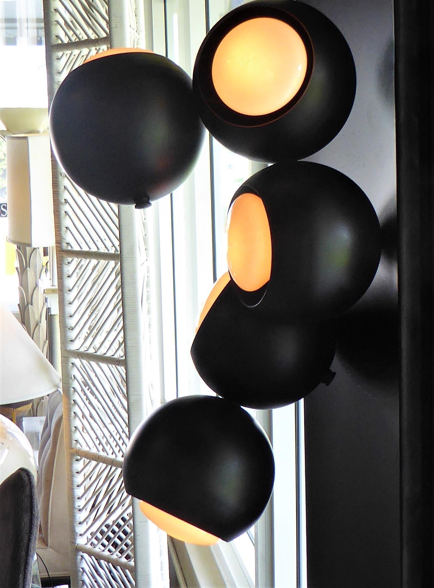 1960s Space Age Modern Molecule Sconce Bubble Wall Light in Sonneman Style In Good Condition In Miami, FL
