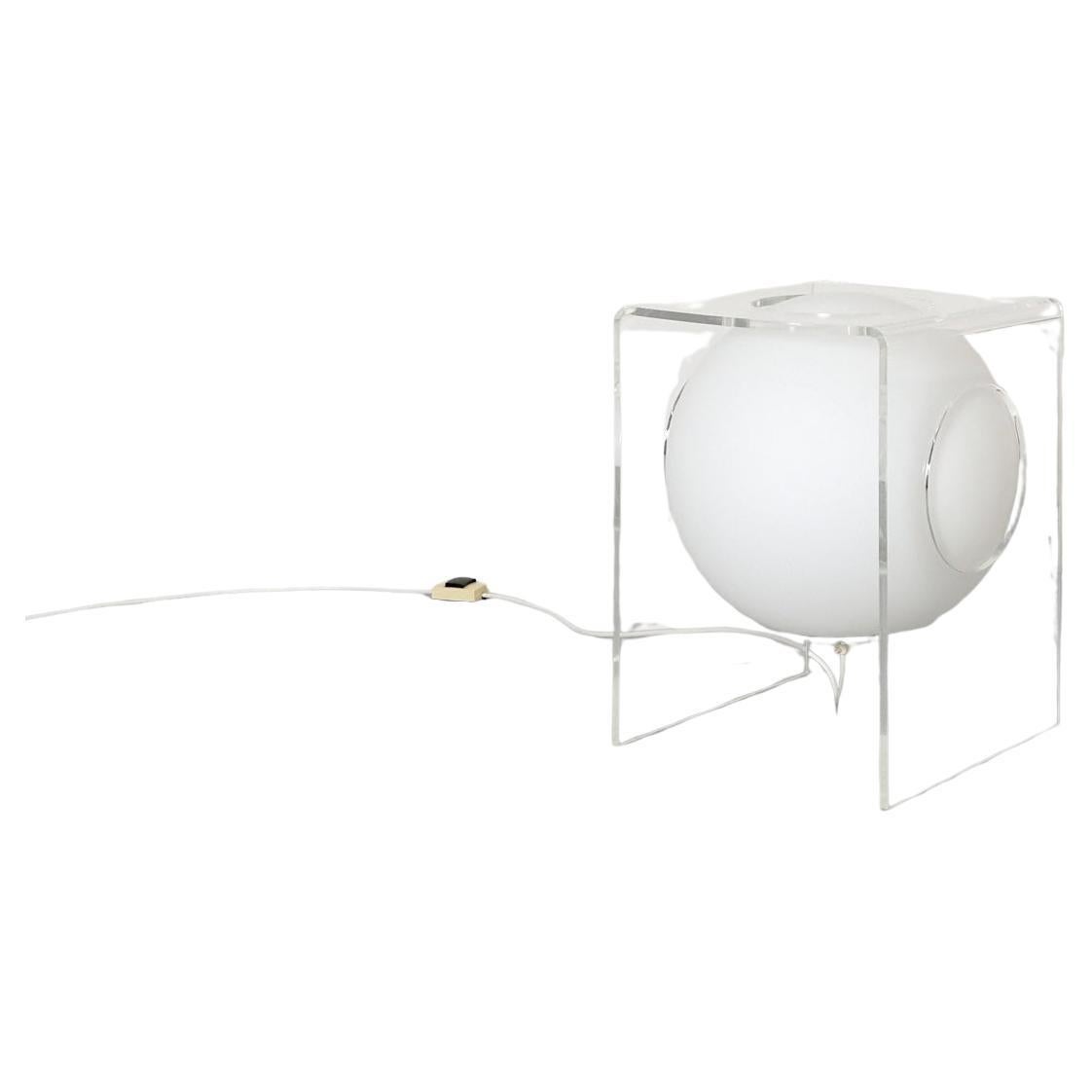 Lampe de table d'appoint en plexiglas et verre au lait des années 1960, modèle Space AGE en vente
