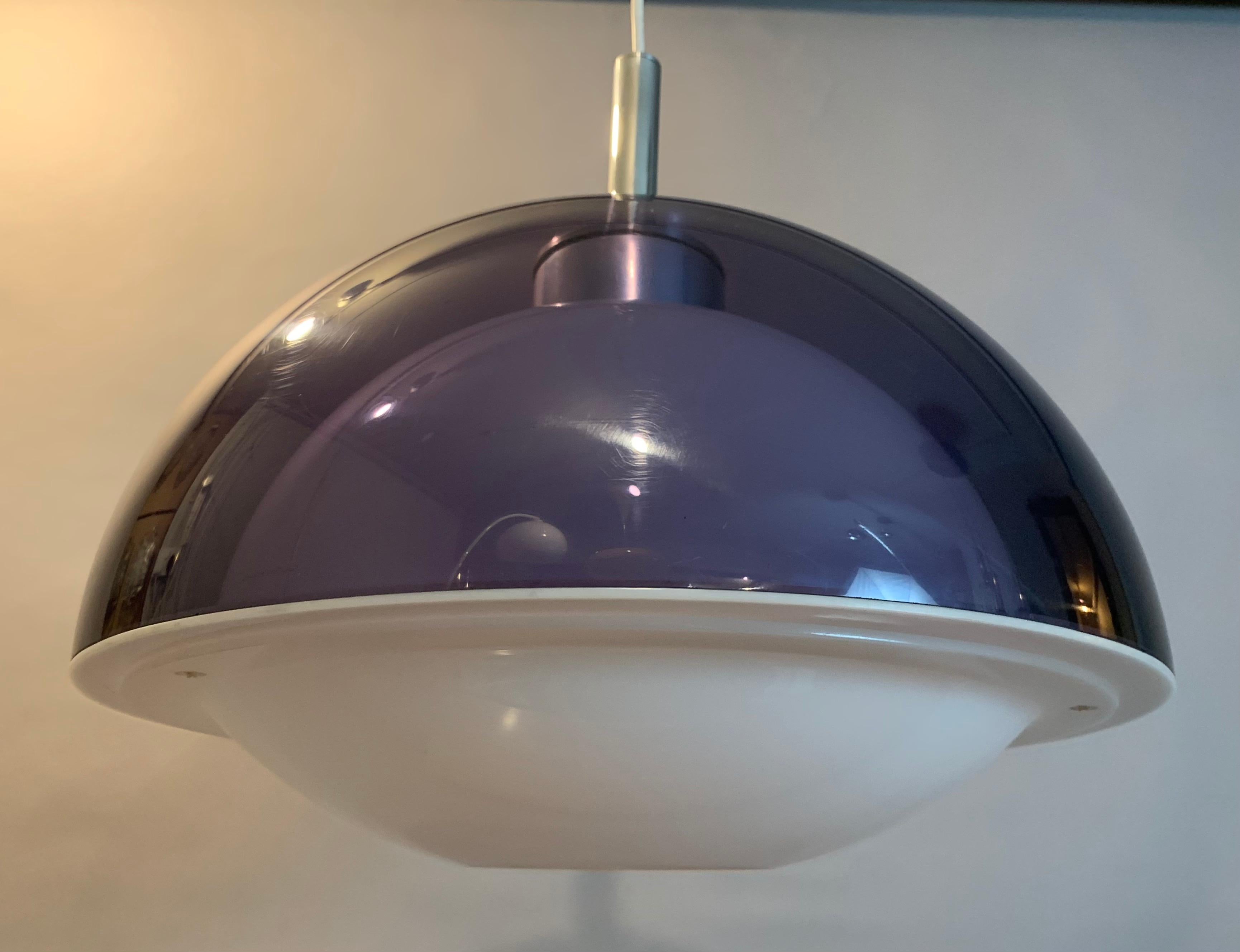 1960s Space Age Purple & White Robert Welch for Lumitron Hanging Pendant Light In Good Condition In London, GB
