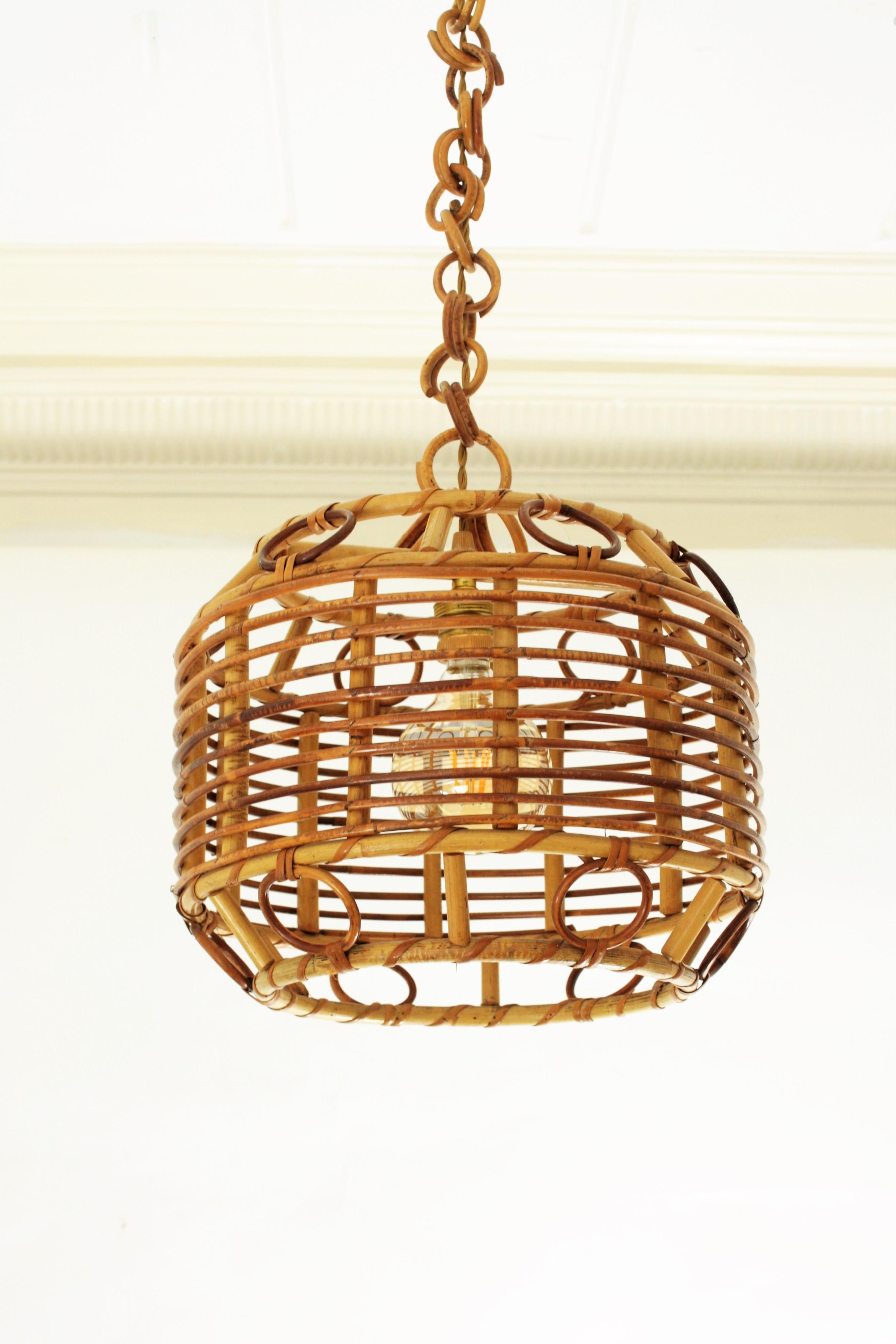 1960s Spanish Mid-Century Modern Bamboo and Rattan Pendant Hanging Lamp In Excellent Condition In Barcelona, ES