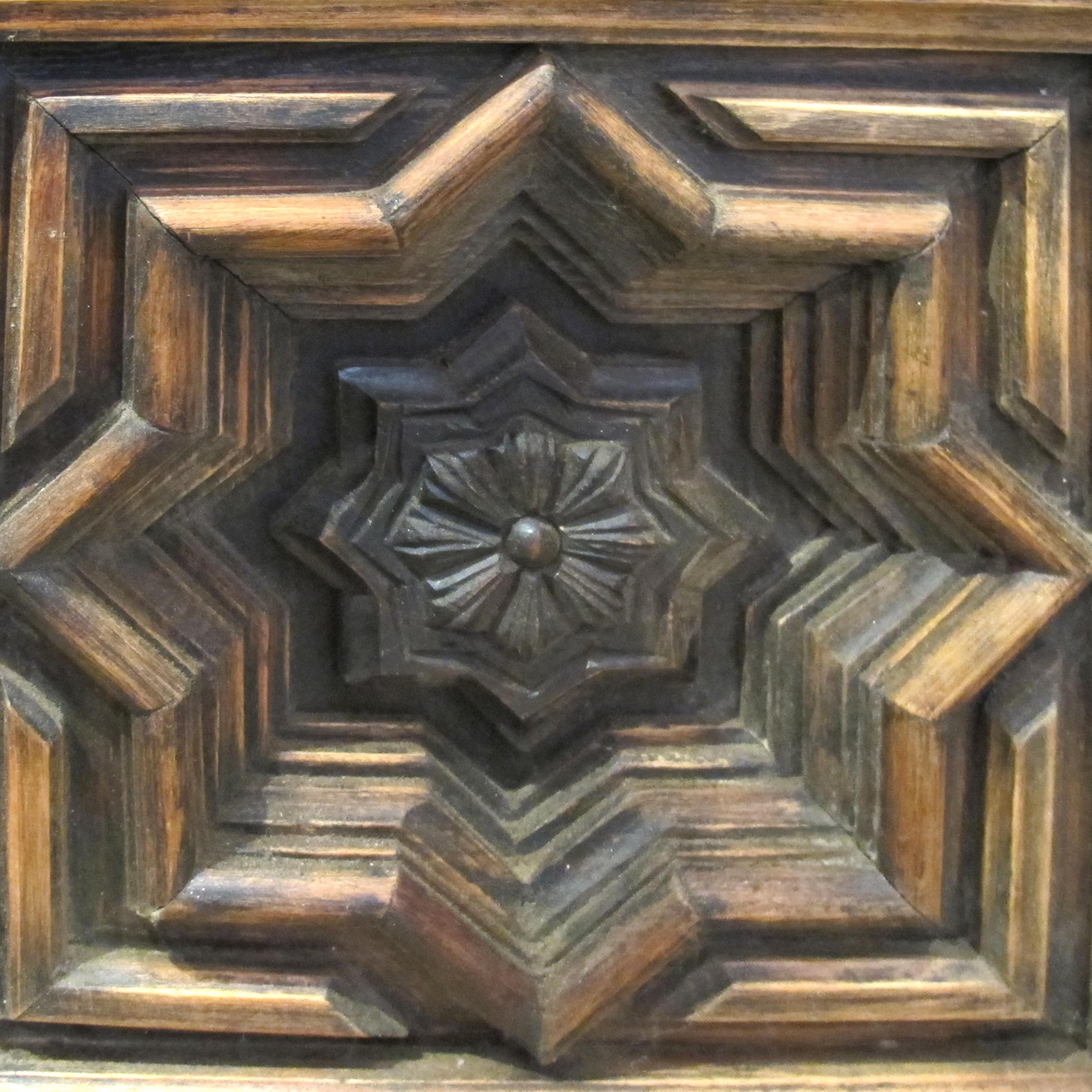 Credenza spagnola degli anni '60 con ante intagliate geometriche in vendita 1