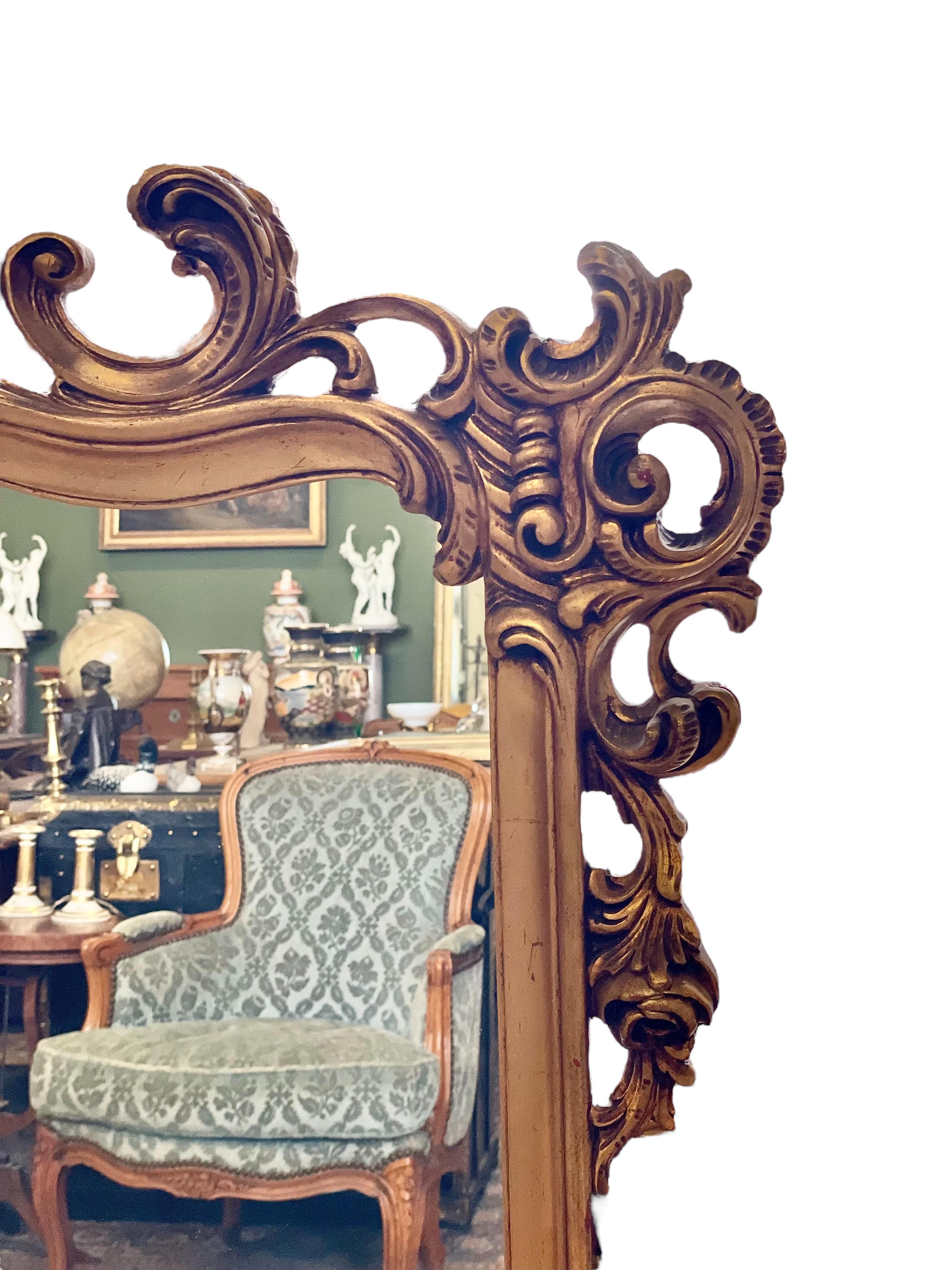 Français Spectaculaire miroir mural de style rococo des années 1960 en vente