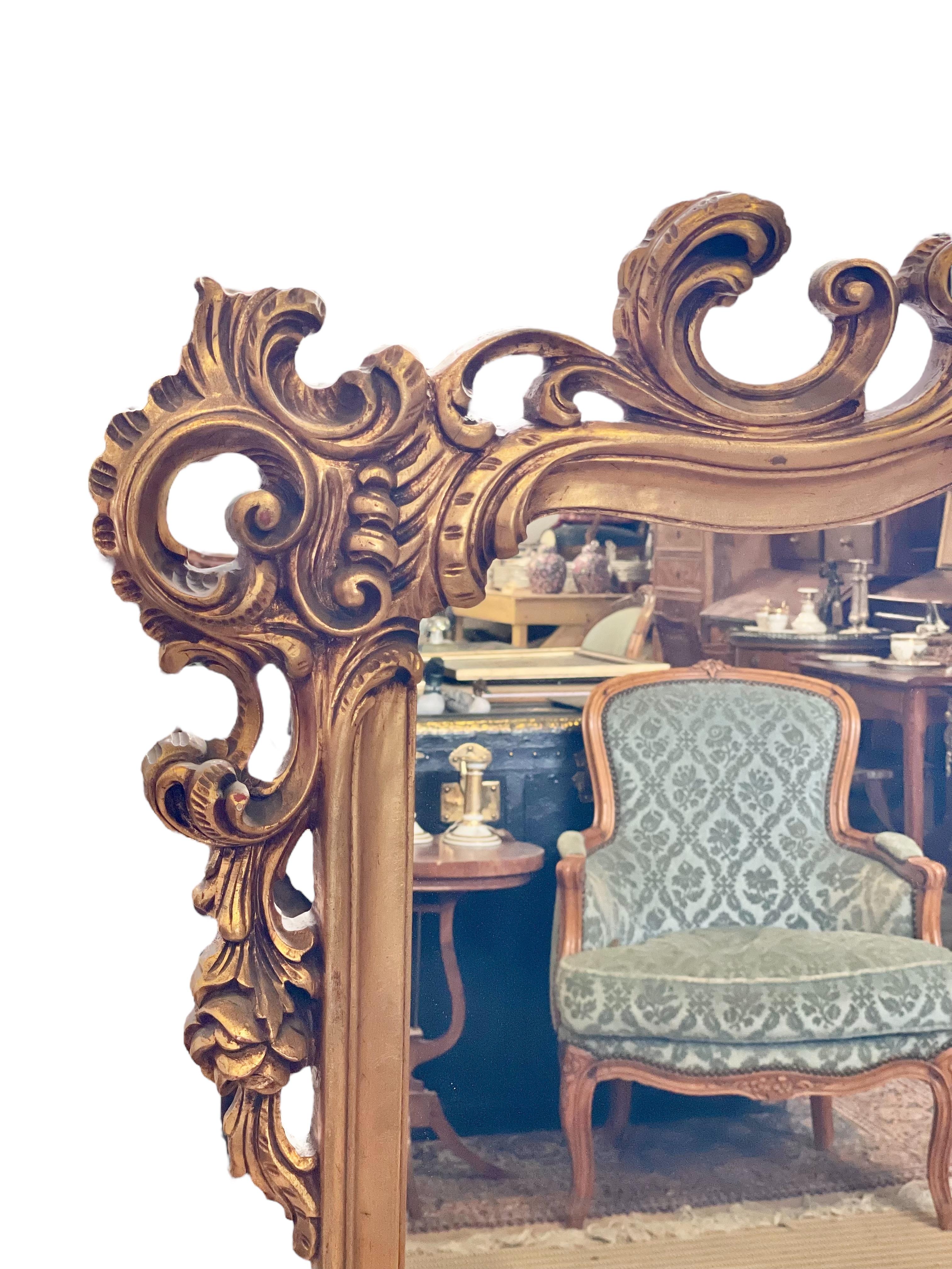 20ième siècle Spectaculaire miroir mural de style rococo des années 1960 en vente