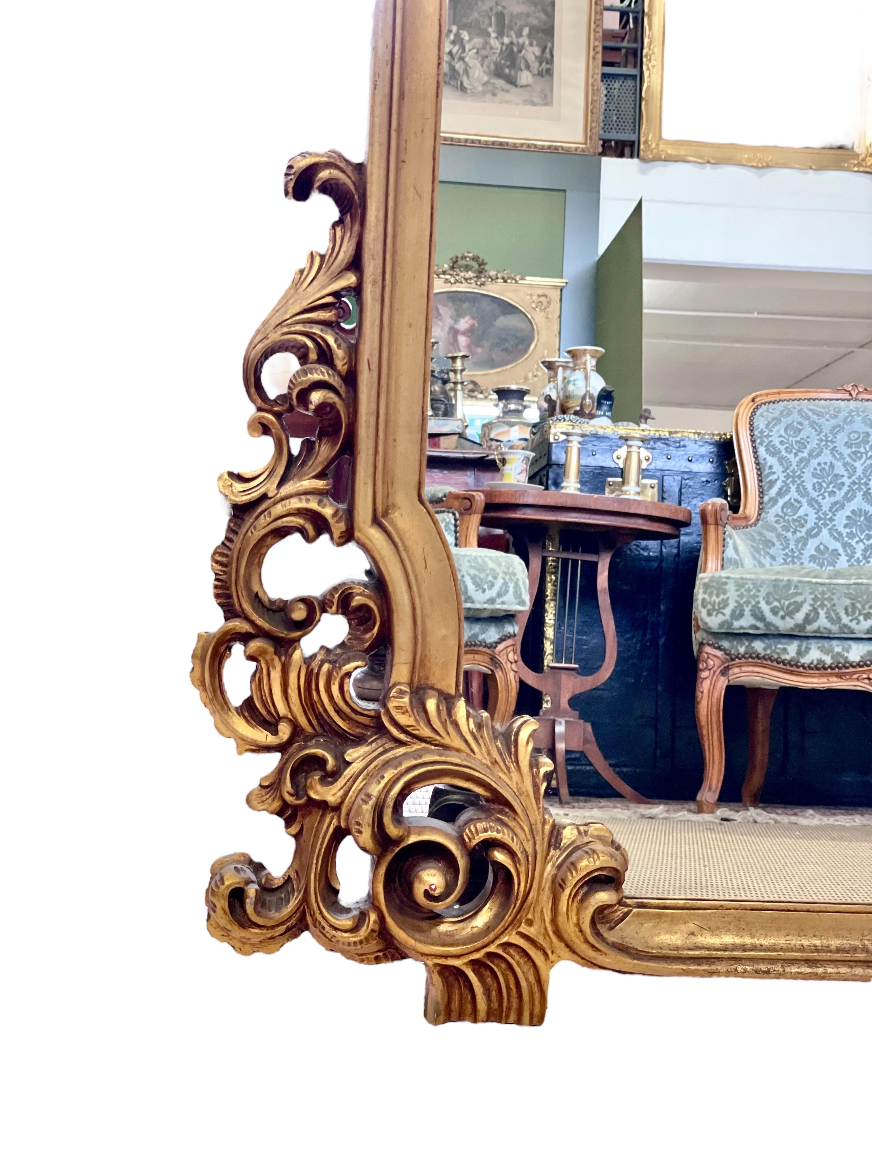 Miroir Spectaculaire miroir mural de style rococo des années 1960 en vente