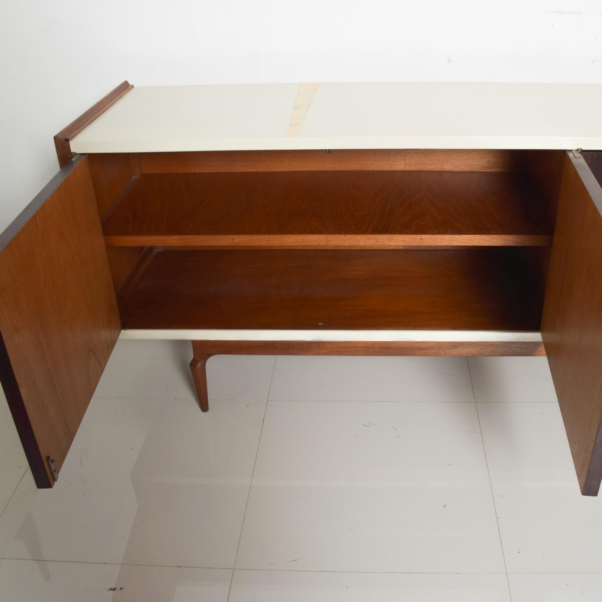 1960s Magnificently Long Credenza Two Tone Lacquer & Wood Monterrey, Mexico For Sale 3