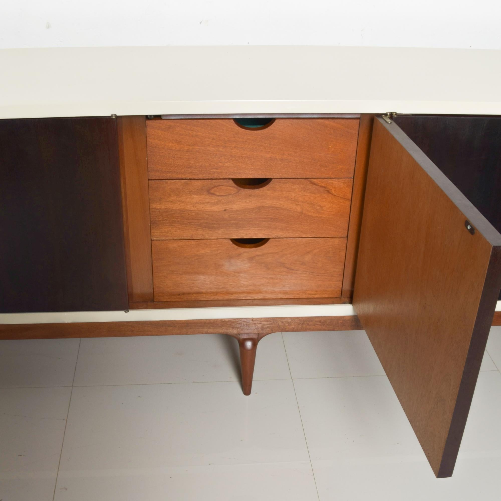 1960s Magnificently Long Credenza Two Tone Lacquer & Wood Monterrey, Mexico For Sale 4