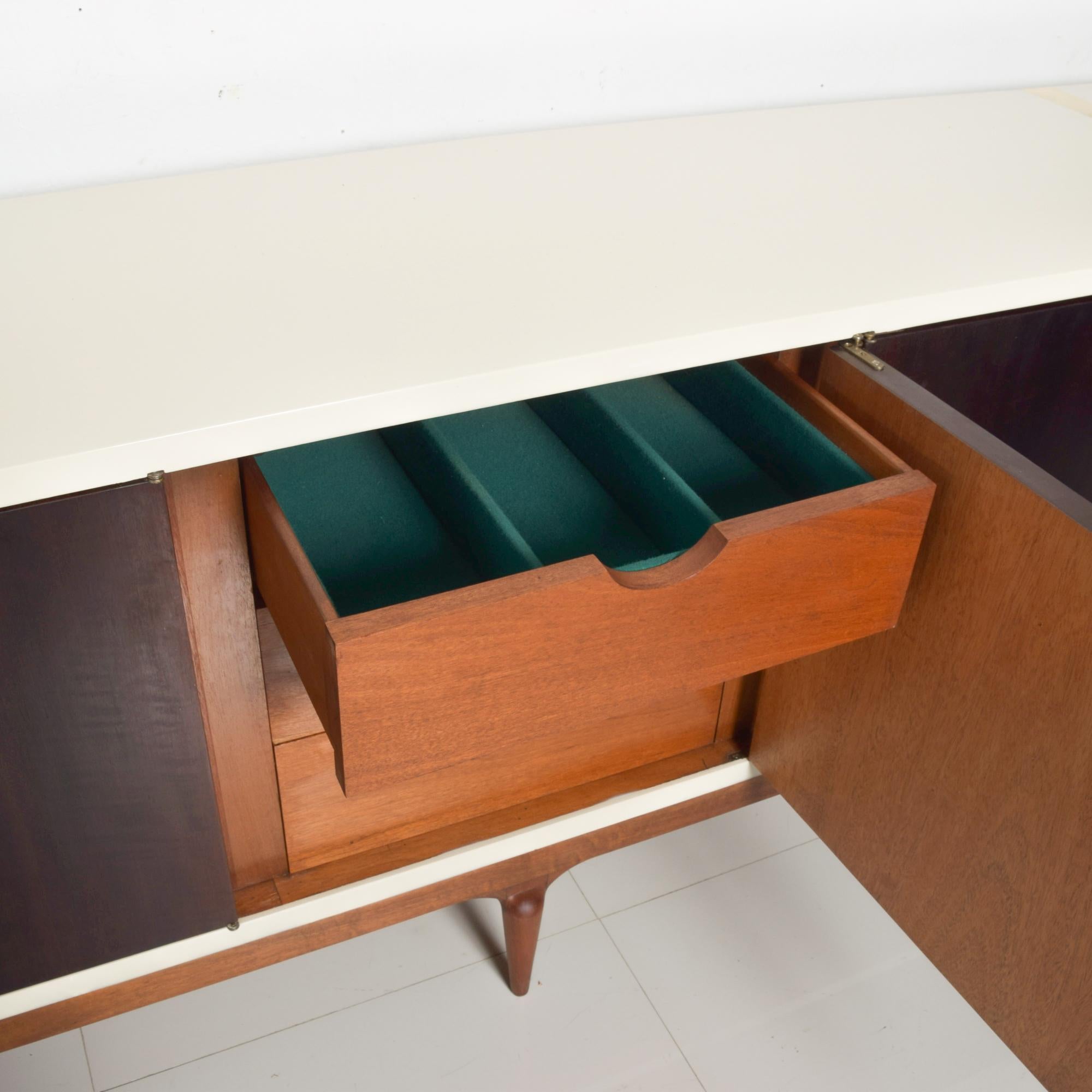 1960s Magnificently Long Credenza Two Tone Lacquer & Wood Monterrey, Mexico For Sale 5