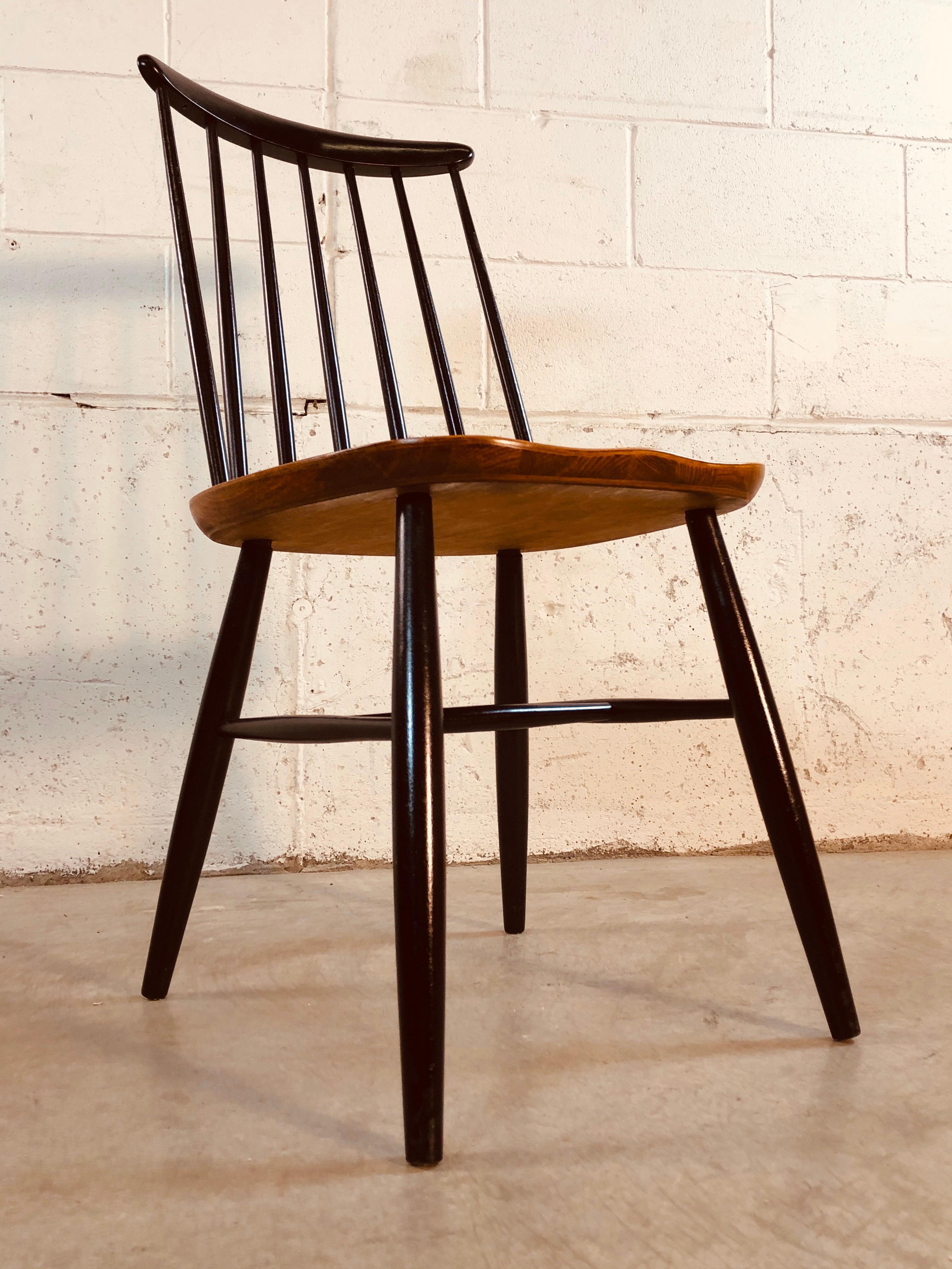 1960s Spindle Back Teak and Black Painted Chairs, Pair For Sale 3