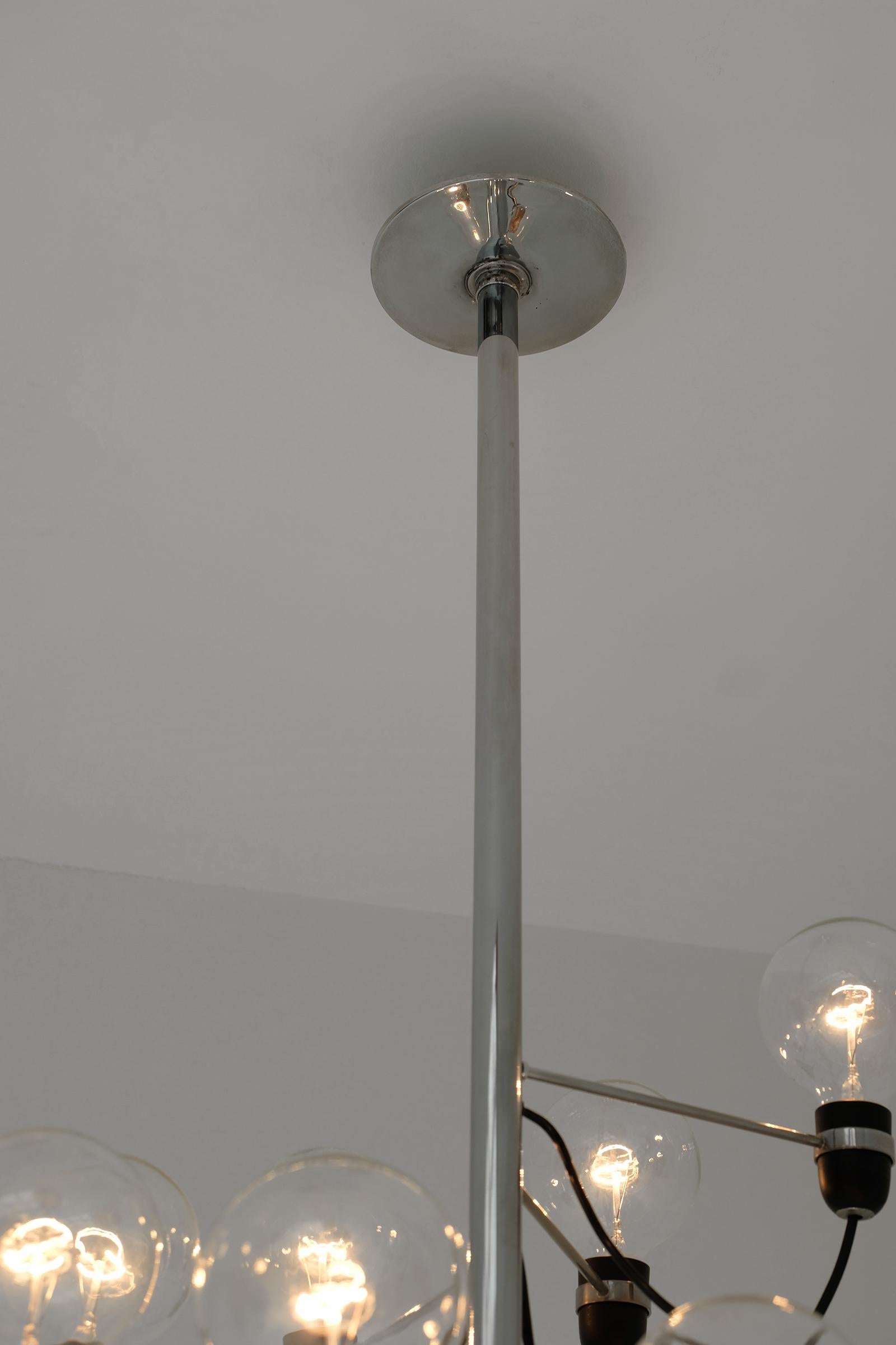 Lampada a sospensione a spirale anni '60 in cromo In condizioni buone in vendita a Antwerpen, Antwerp