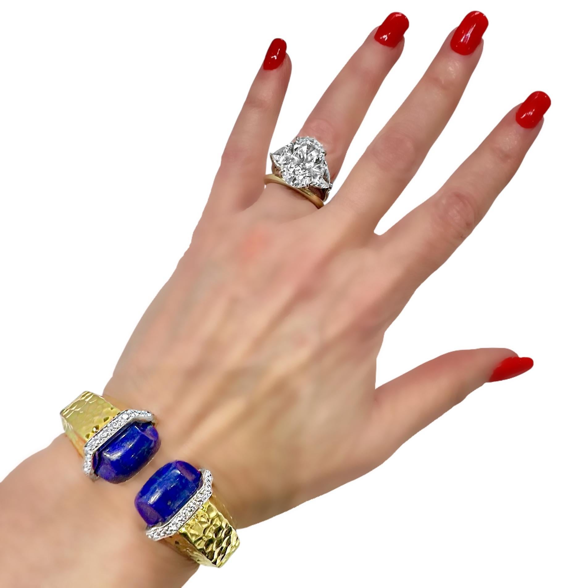 1960s Split Front, Hammered Gold, Diamond & Lapis-Lazuli Bracelet by R. Stone For Sale 6