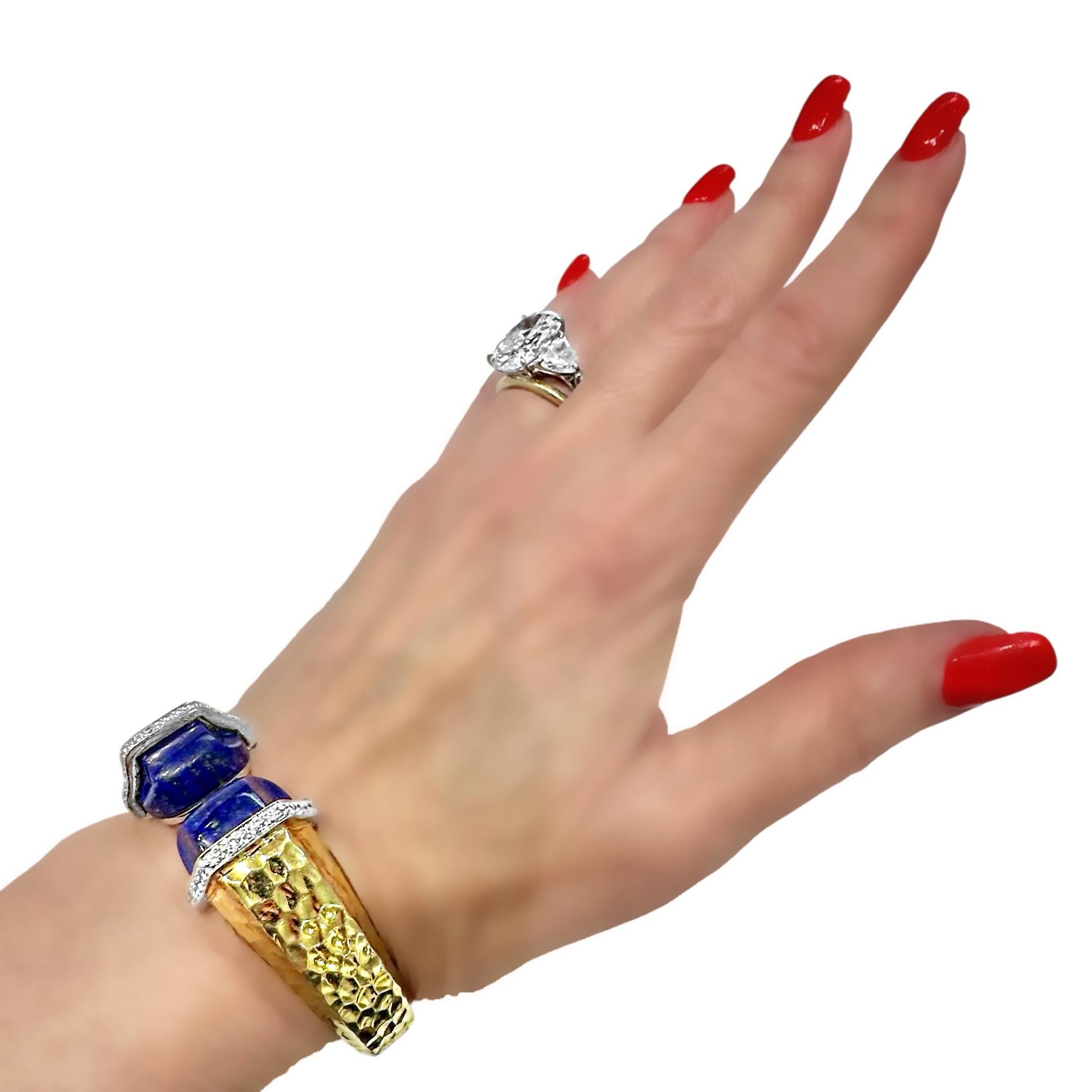1960s Split Front, Hammered Gold, Diamond & Lapis-Lazuli Bracelet by R. Stone For Sale 7
