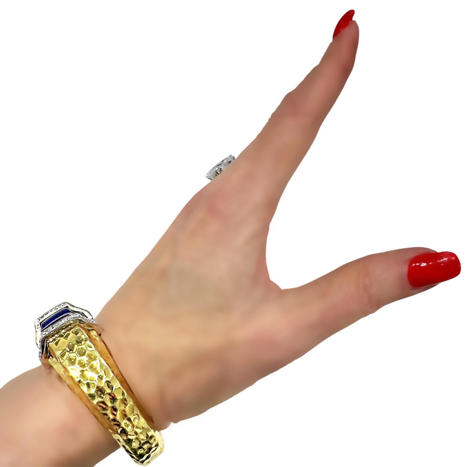 1960s Split Front, Hammered Gold, Diamond & Lapis-Lazuli Bracelet by R. Stone For Sale 8