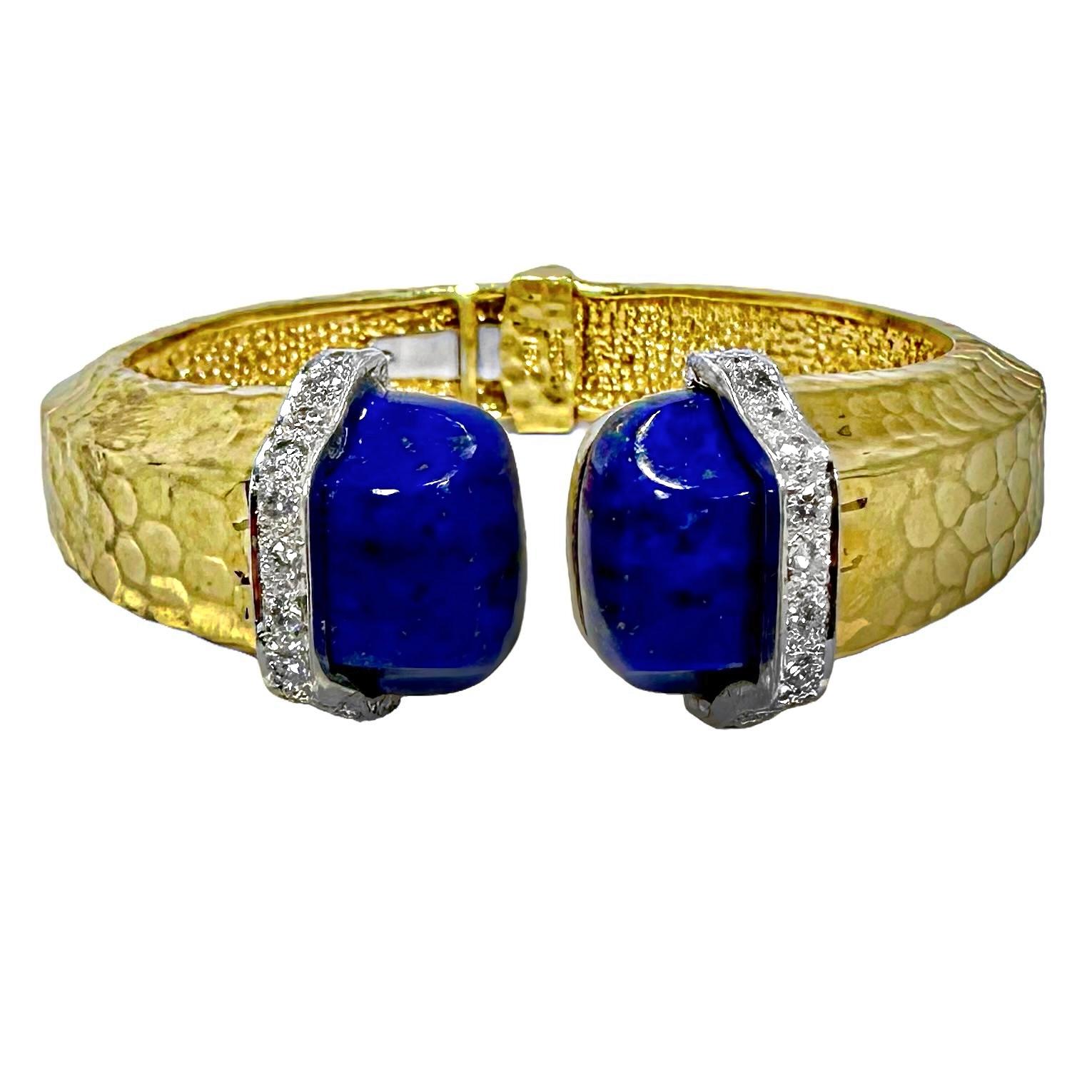 This vintage R. Stone 18K yellow gold, deeply hammered, lapis lazuli and diamond bangle bracelet personifies pure 1960's high fashion. Opening in the front, this hinged bangle is very easy to put on and to take off. The two vibrant blue lapis-lazuli