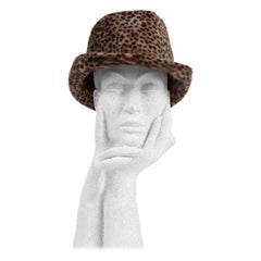 Cappello Fedora in pelliccia nera e marrone con stampa animale ghepardo degli anni '60