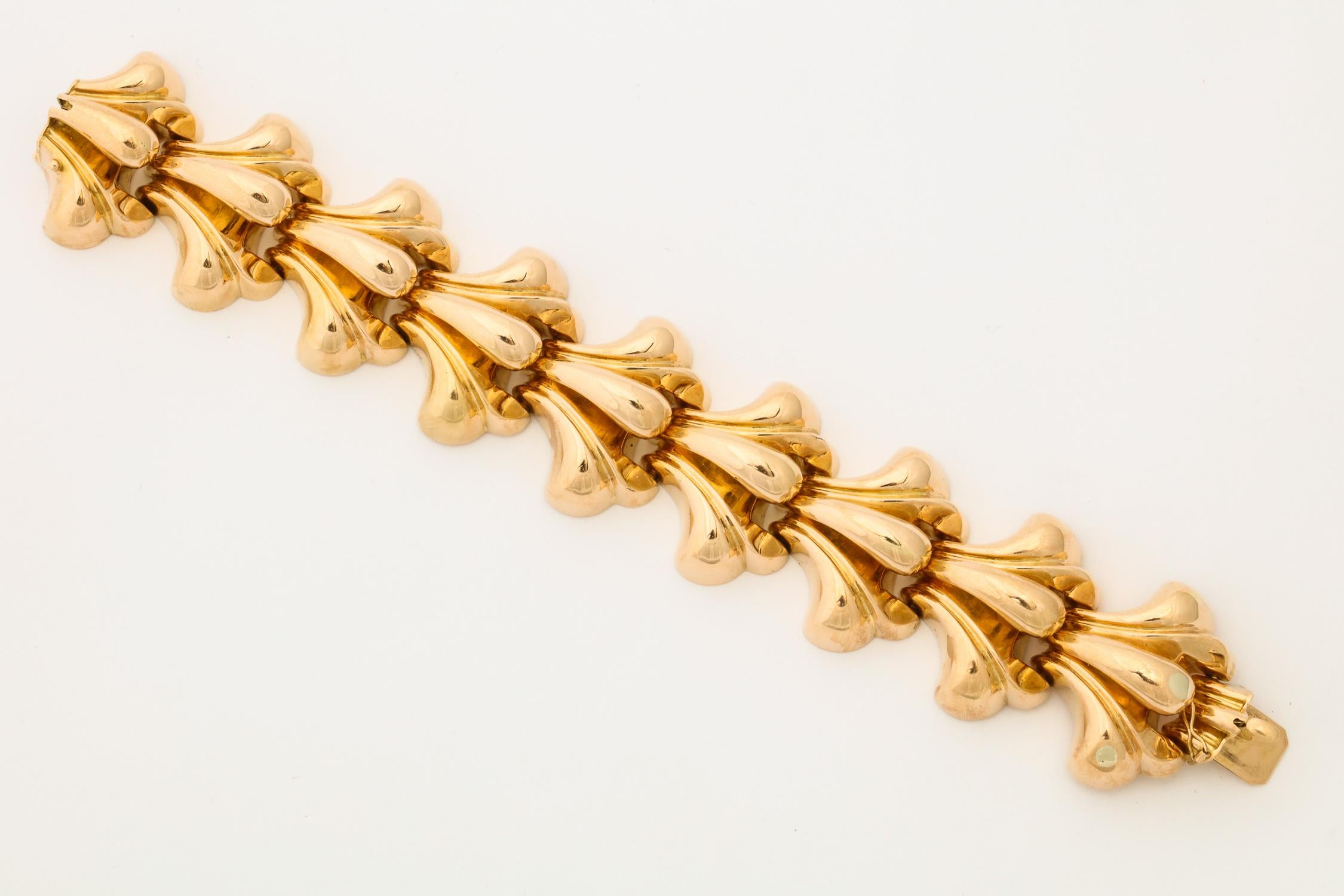 One Ladies 18kt High Polish Gold Three Dimensional Link Bracelet Designed With Eight Spray Motif Panels In All. Beautifully Flexibly Made With Eight Swivel Hinges For Maximum Comfort. Designed In Italy In The 1960's.