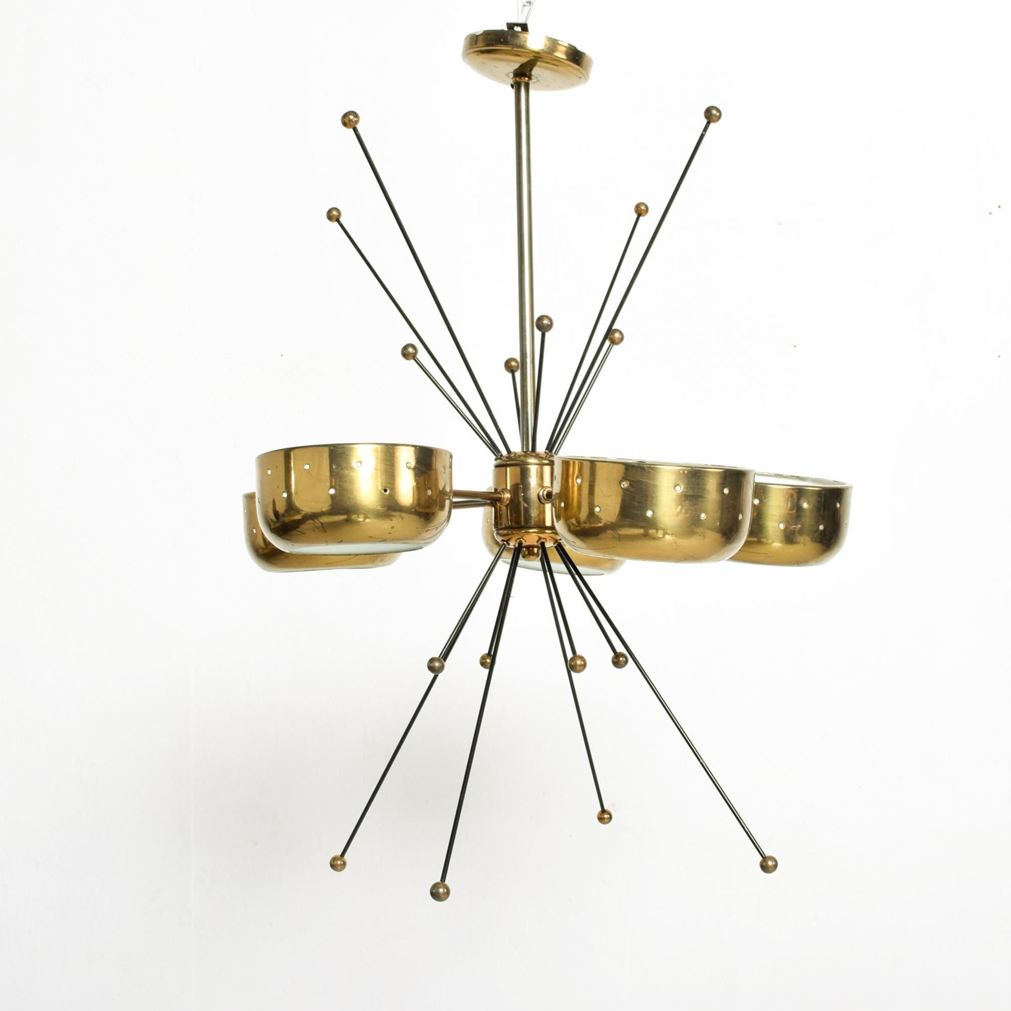 Elegant Sputnik chandelier made in Italy circa 1960s. Crafted in cups of brass, glass and iron rods.
Features five perforated brass shades. Spectacular presence.
Unmarked, attributed to style of Finnish designer Paavo Tynell.
Dimensions: 29
