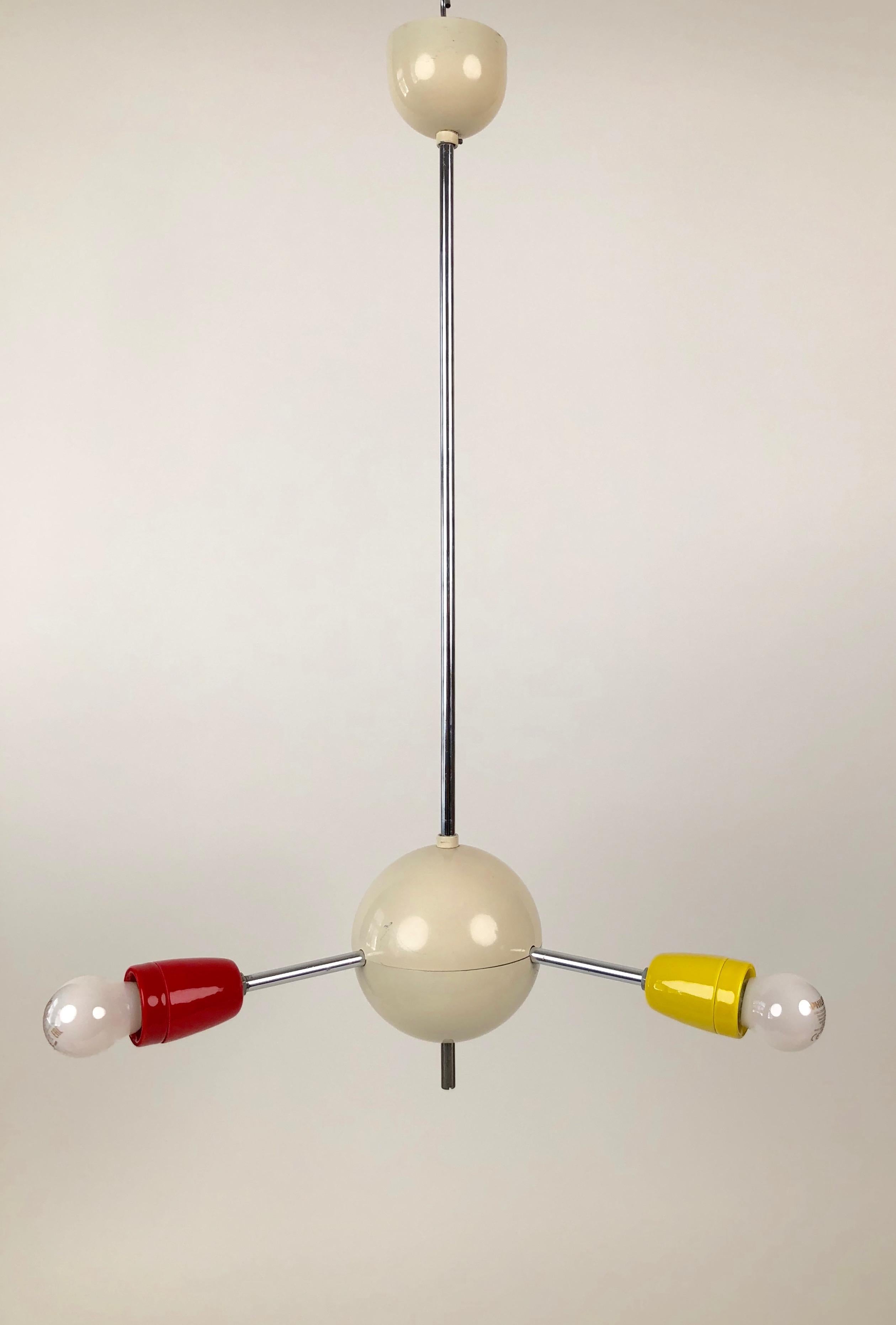 Sputnik from the 1960s, made in the Czech Republic. This three armed Sputnik has 3 colored ceramic sockets in red, yellow and black.
The body is made of steel with a cream colour as is the ceiling cap. The connecting tube is chrome-plated.