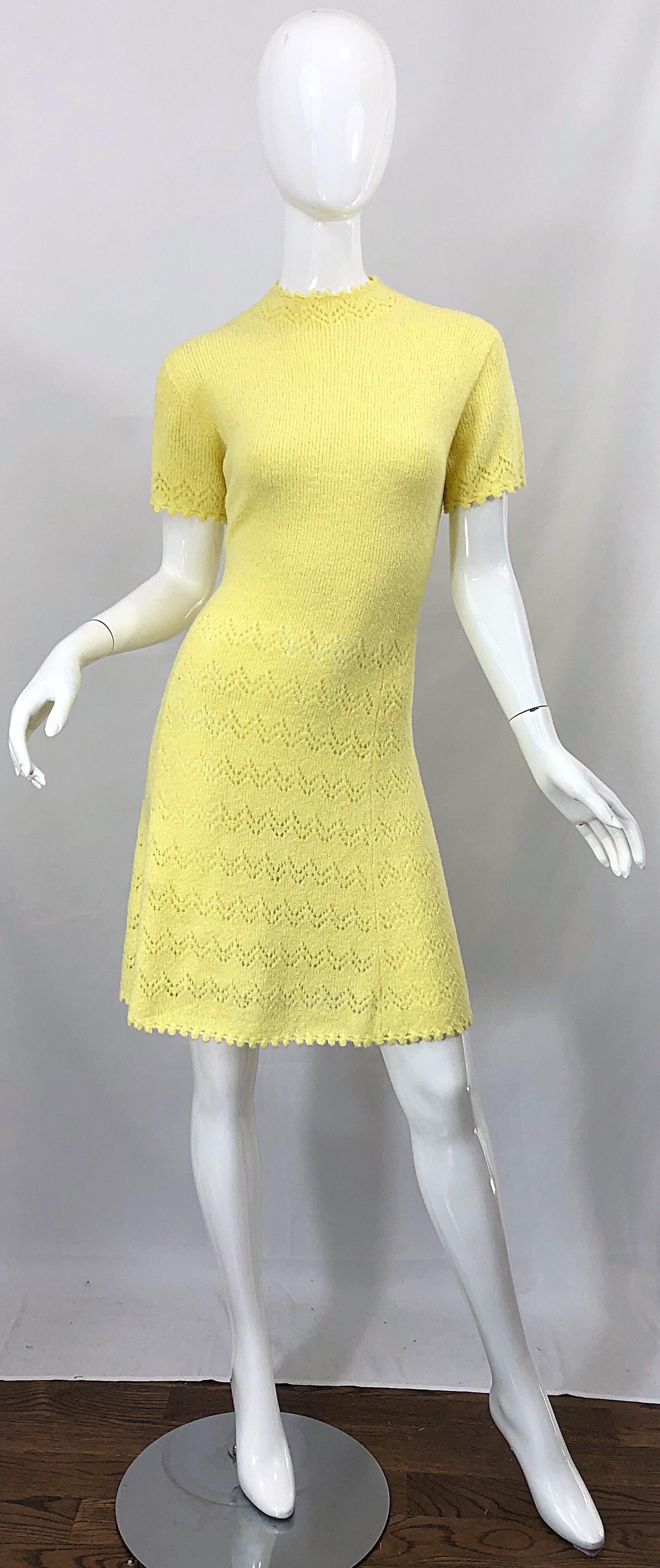 1960er St John Kanariengelbes Santana-Strickkleid Mod Crochet Vintage A-Linie 60er Jahre im Angebot 8