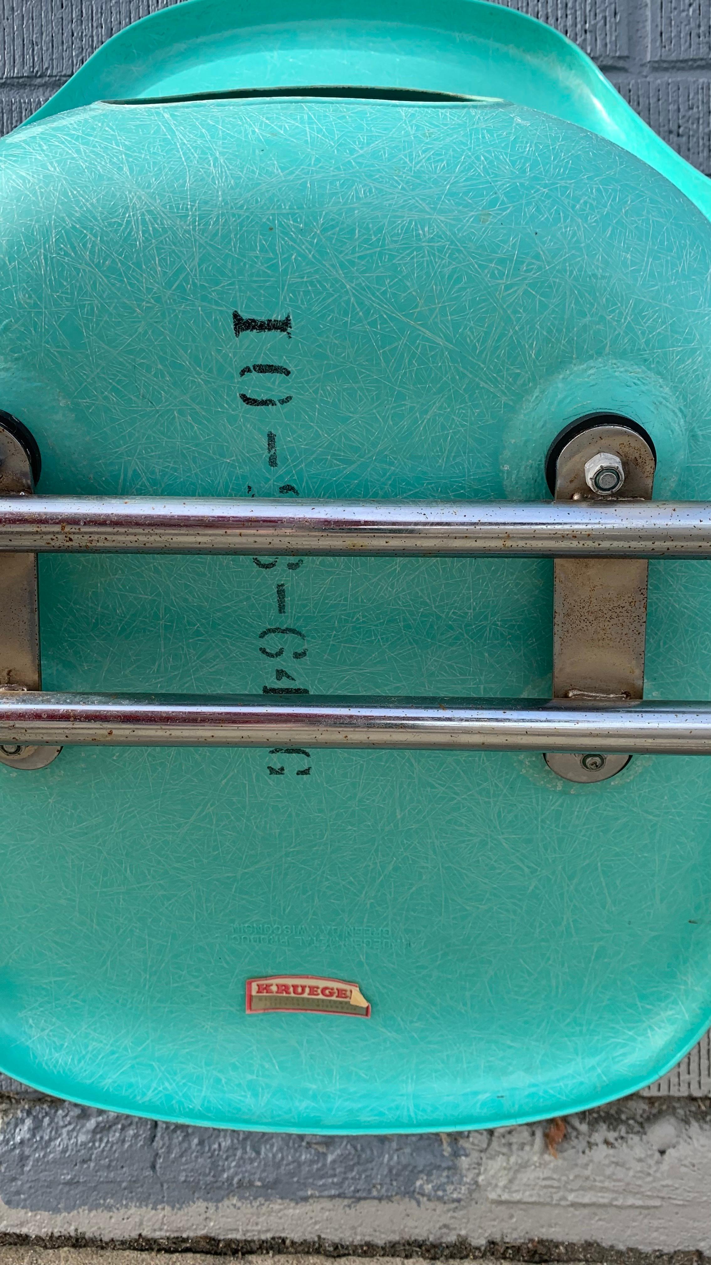 1960er Stapelstühle aus türkisfarbenem Fiberglas von Krueger Metal Products, 4er-Set im Angebot 3