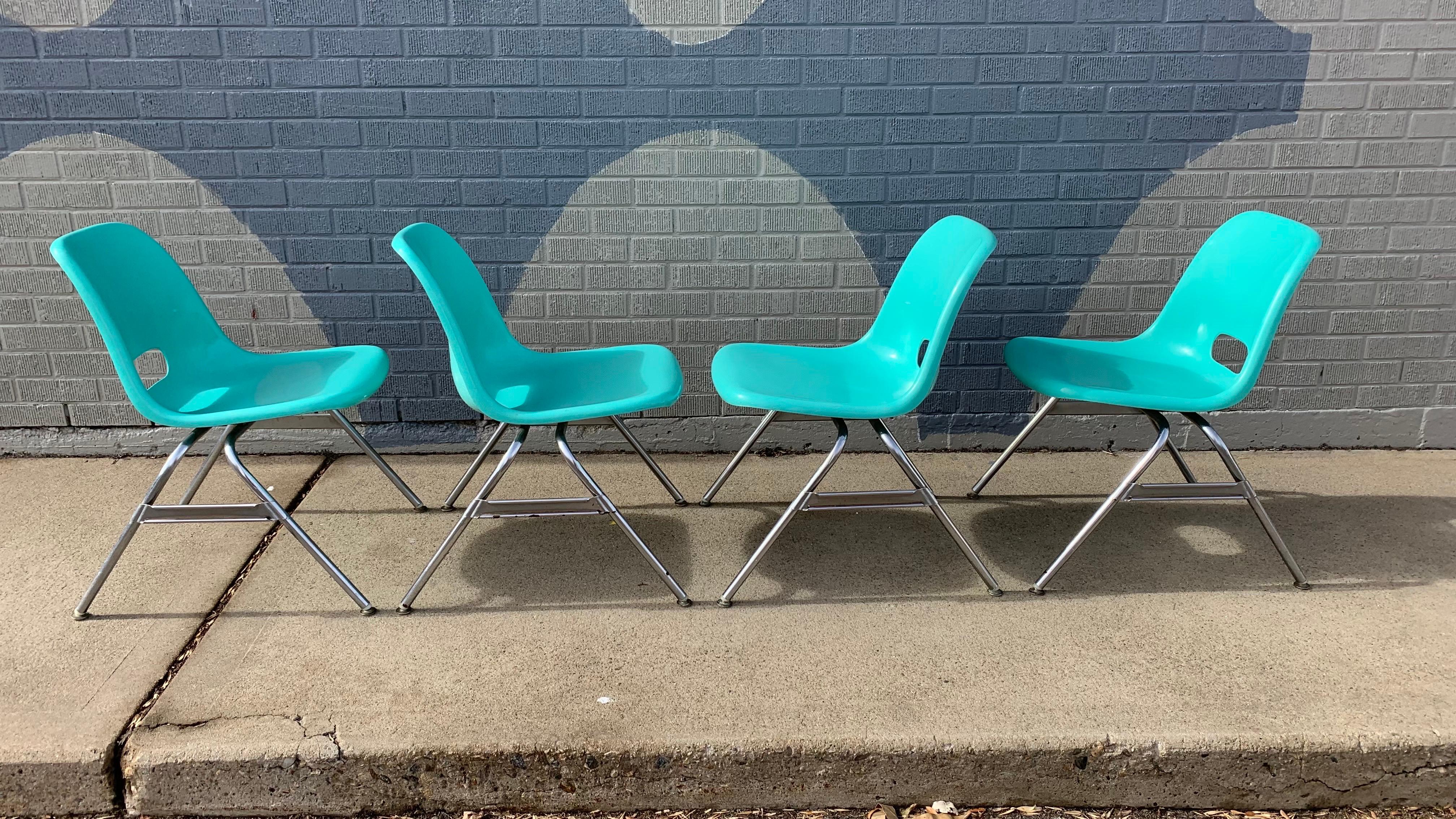 1960er Stapelstühle aus türkisfarbenem Fiberglas von Krueger Metal Products, 4er-Set (Moderne der Mitte des Jahrhunderts) im Angebot