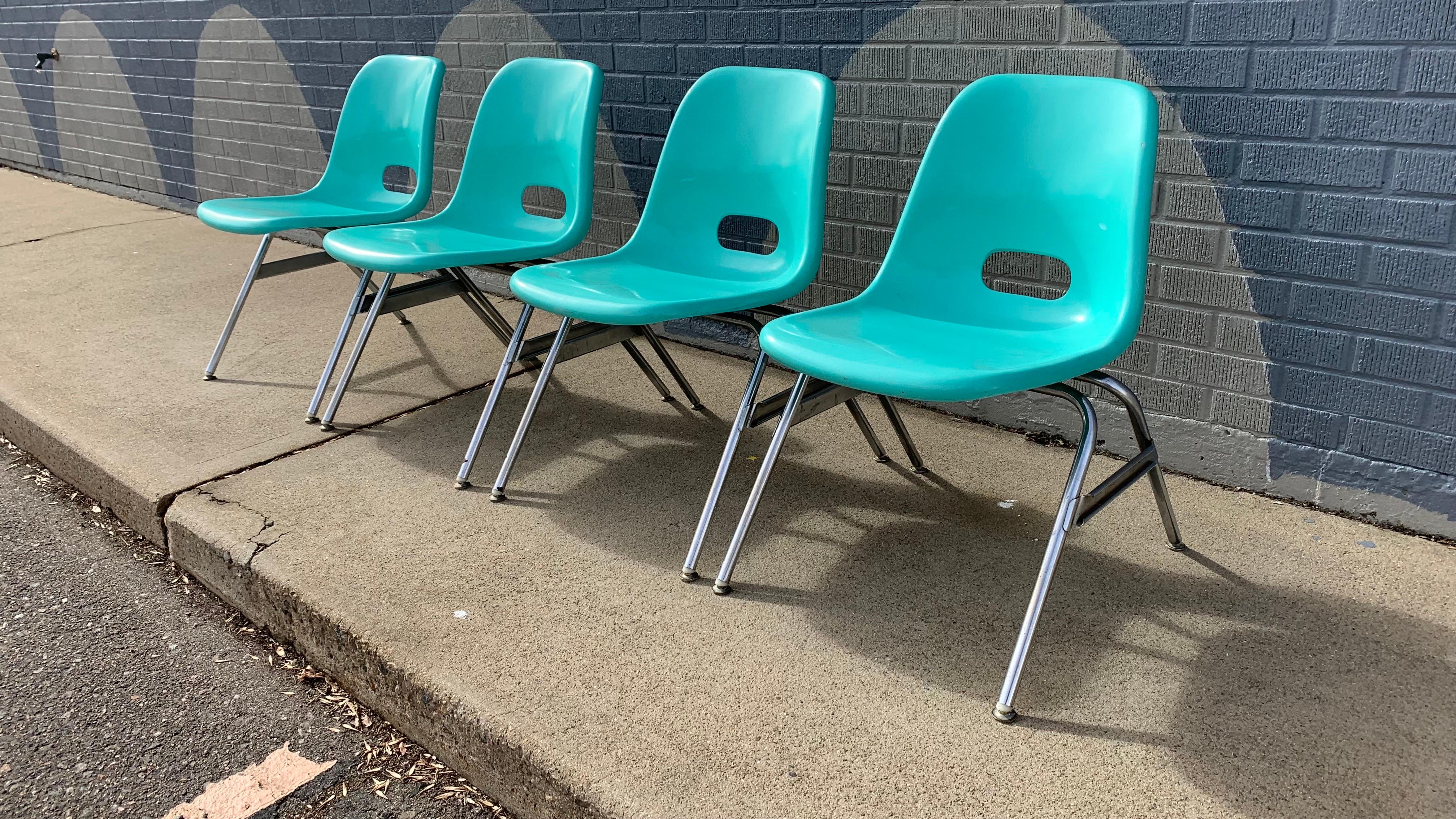 1960er Stapelstühle aus türkisfarbenem Fiberglas von Krueger Metal Products, 4er-Set (Glasfaser) im Angebot