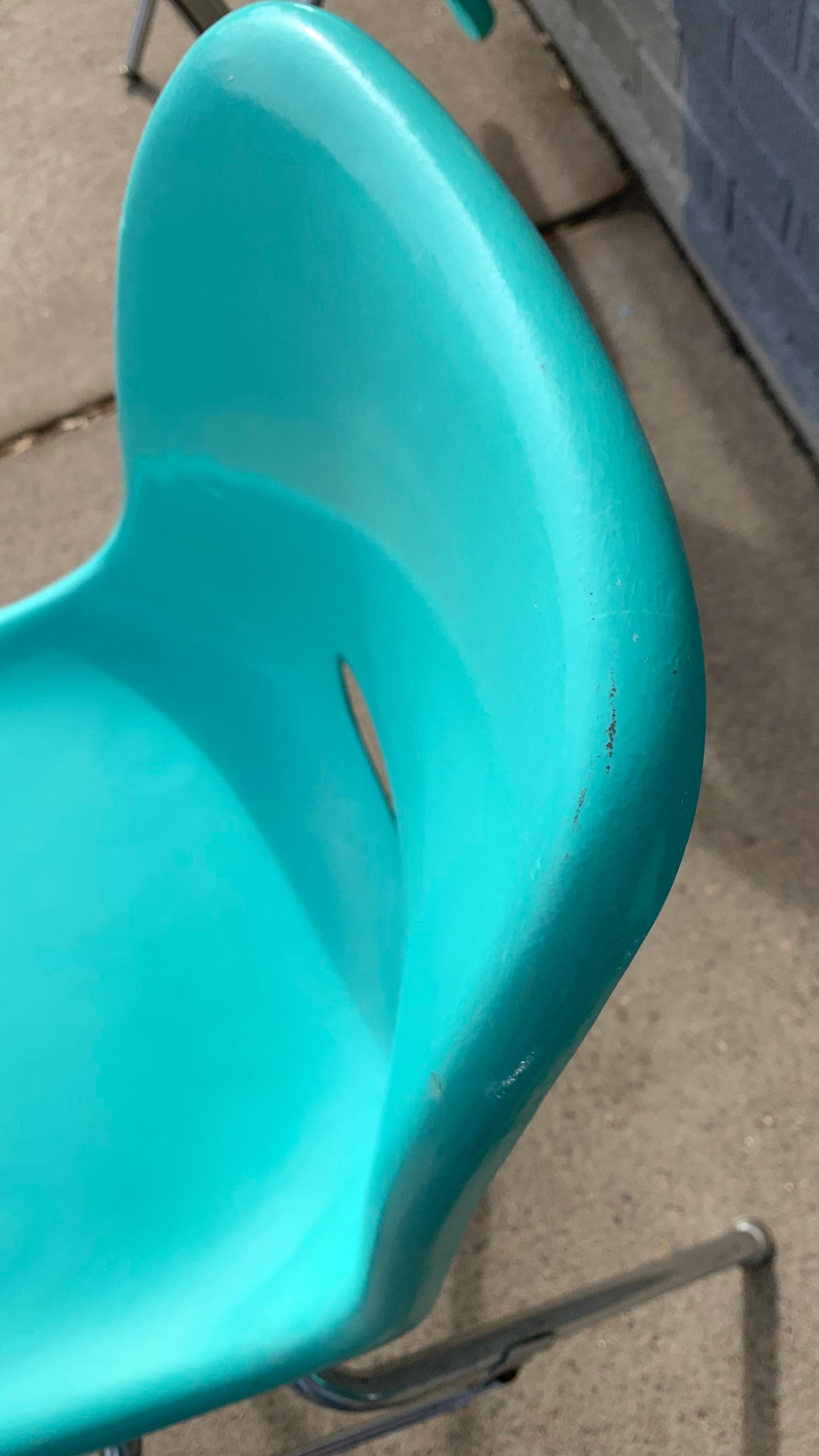 1960er Stapelstühle aus türkisfarbenem Fiberglas von Krueger Metal Products, 4er-Set im Angebot 1