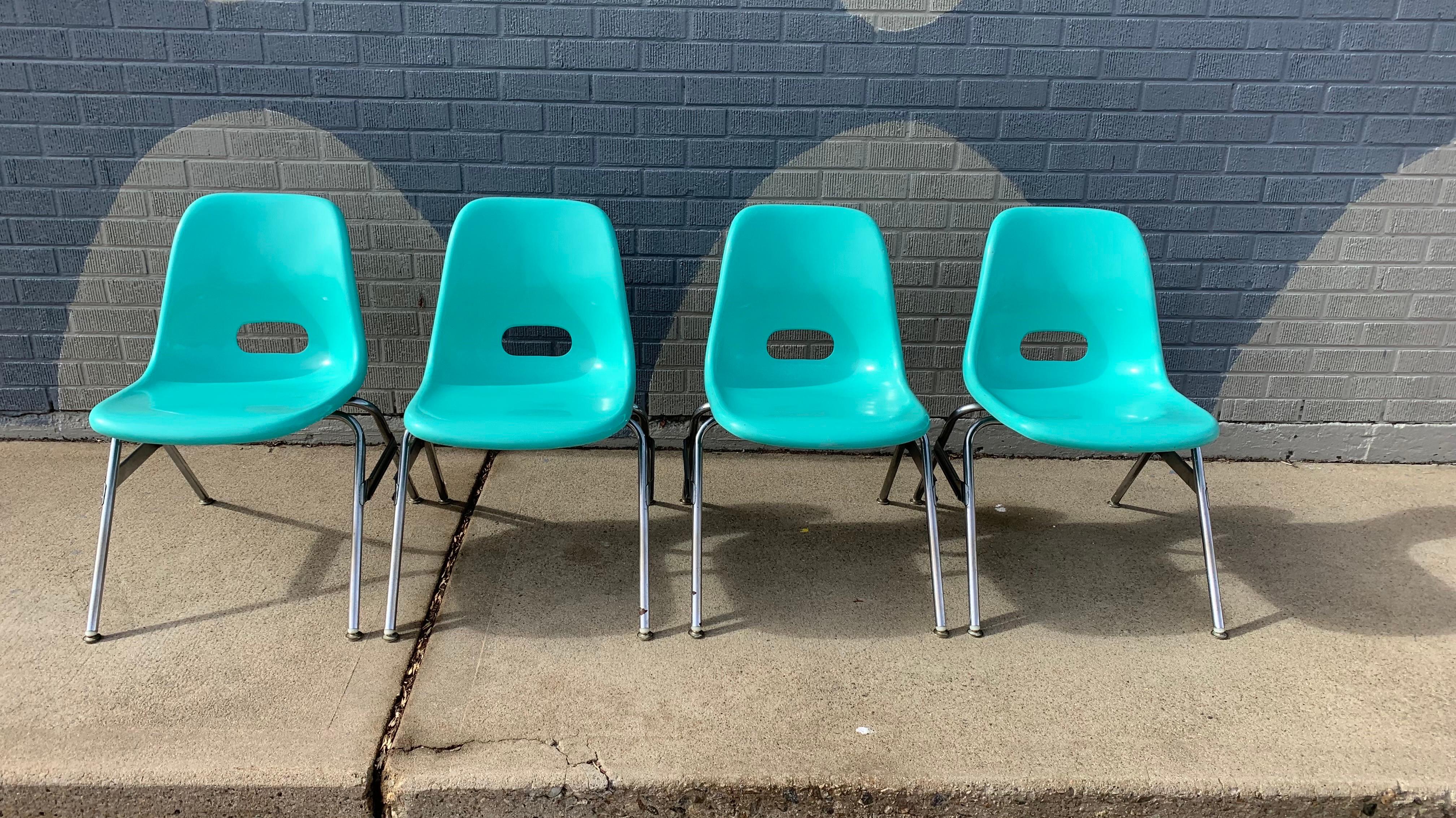 1960er Stapelstühle aus türkisfarbenem Fiberglas von Krueger Metal Products, 4er-Set im Angebot 2
