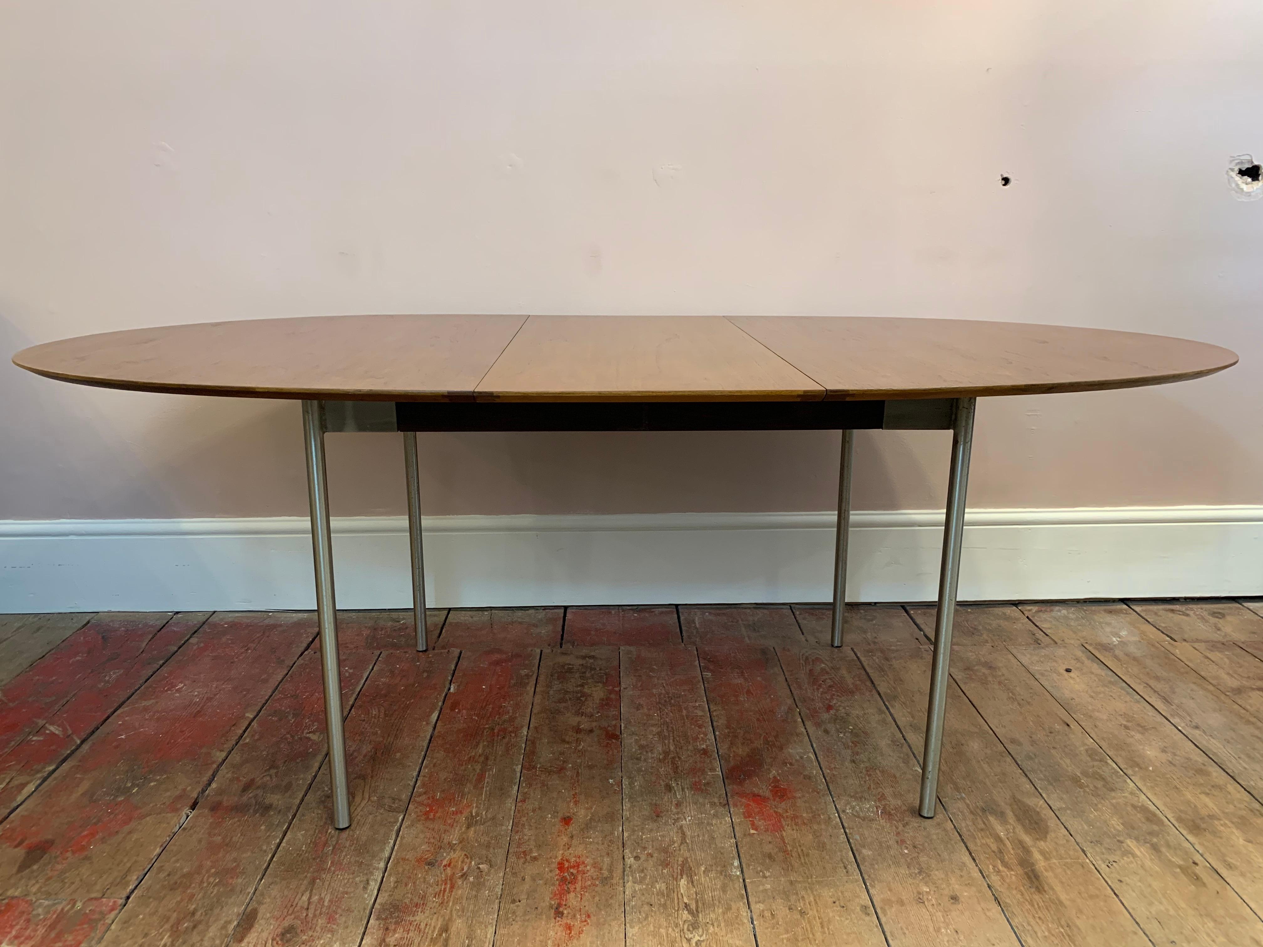 1960s Stag Furniture Oval Extending Dining Table and 8 S230 Dining Chairs In Fair Condition In London, GB