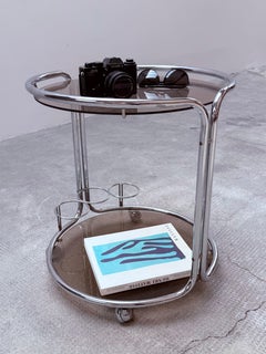 1960er Stahlrohr Chrom Rauchglas Servierwagen Beistelltisch mit Flaschenständer