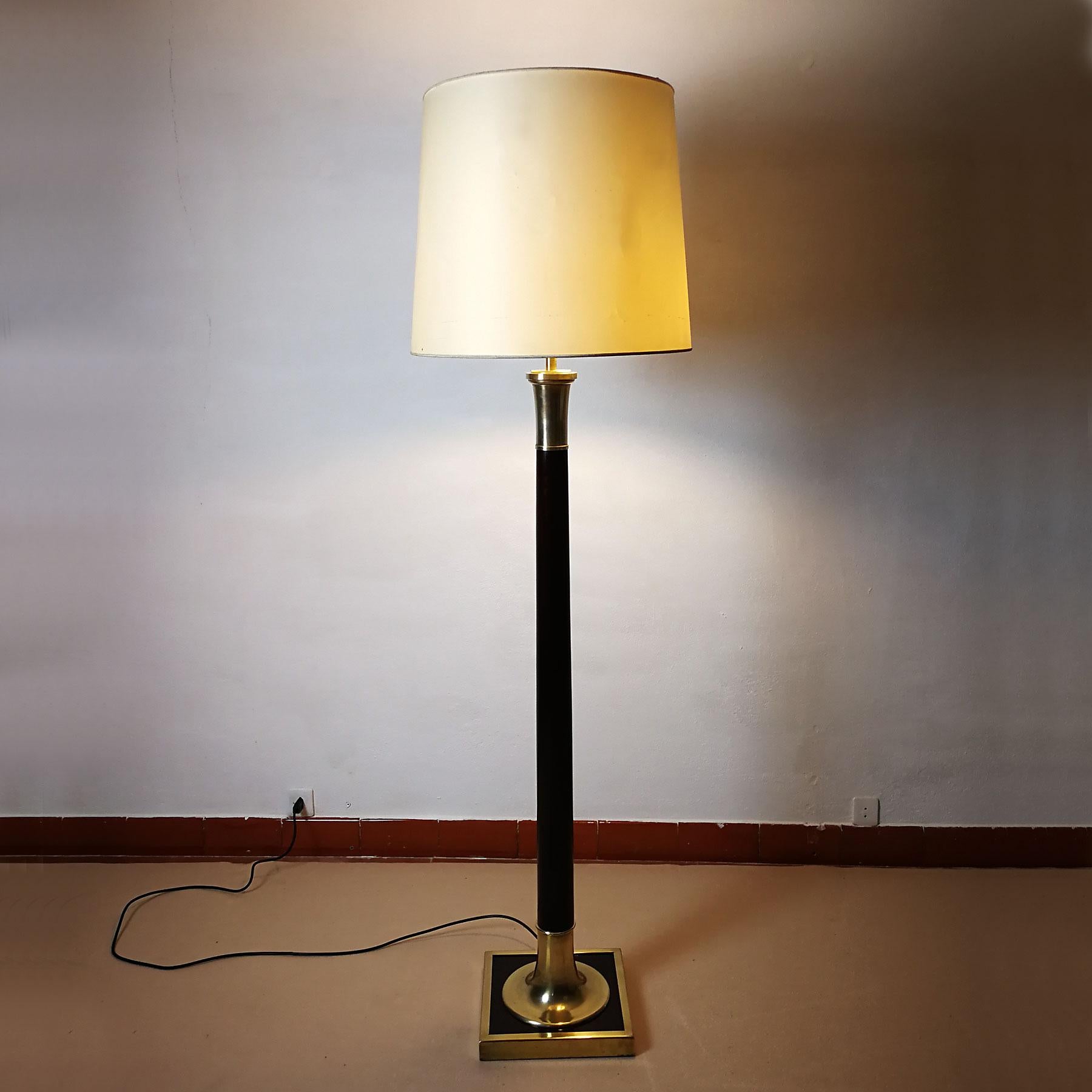 Lampe sur pied moderne du milieu du siècle dernier de Metalarte en acajou massif et laiton - Espagne en vente 2