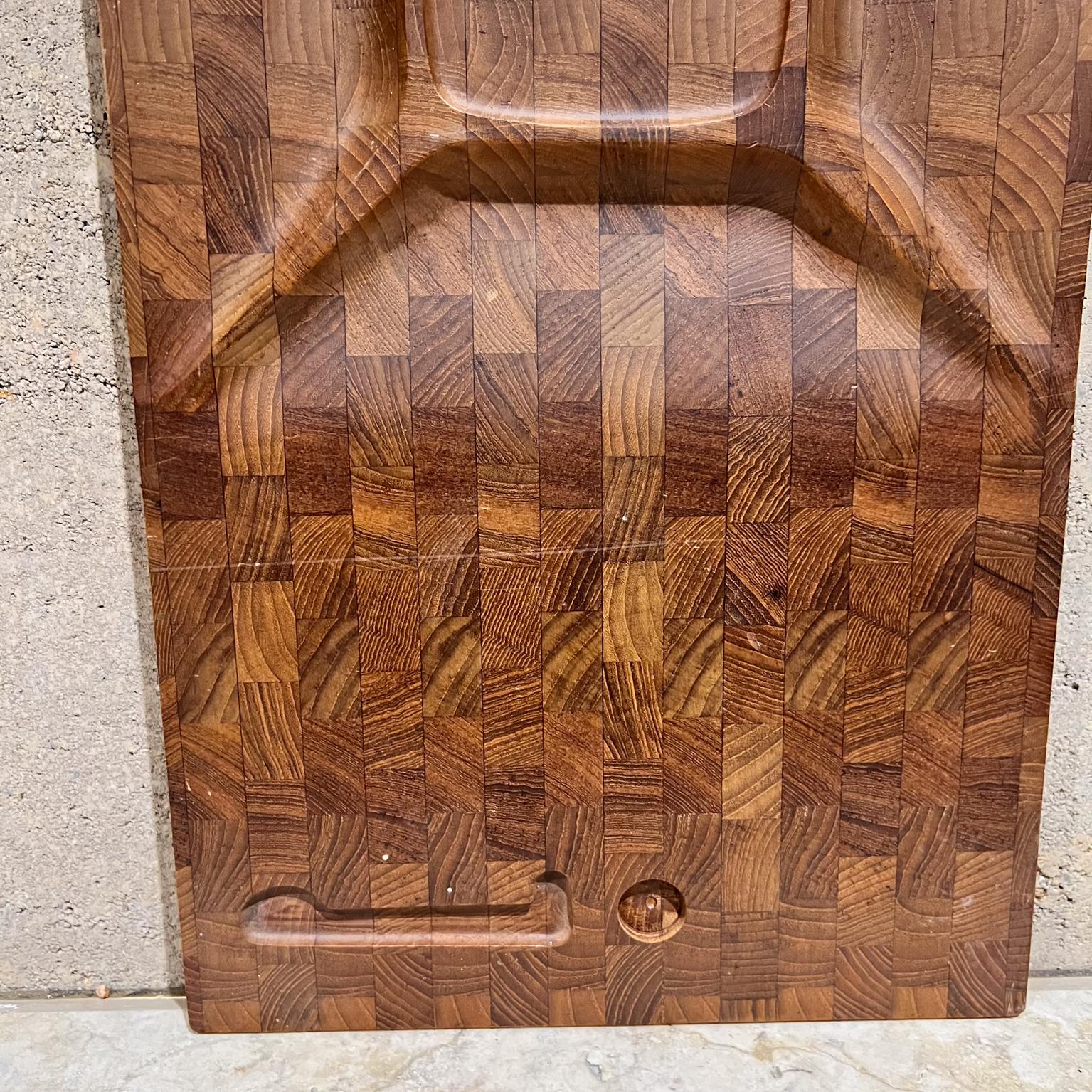 Vassoio da portata per salumi in legno di teak dogato del 1960, stile Dansk In condizioni buone in vendita a Chula Vista, CA