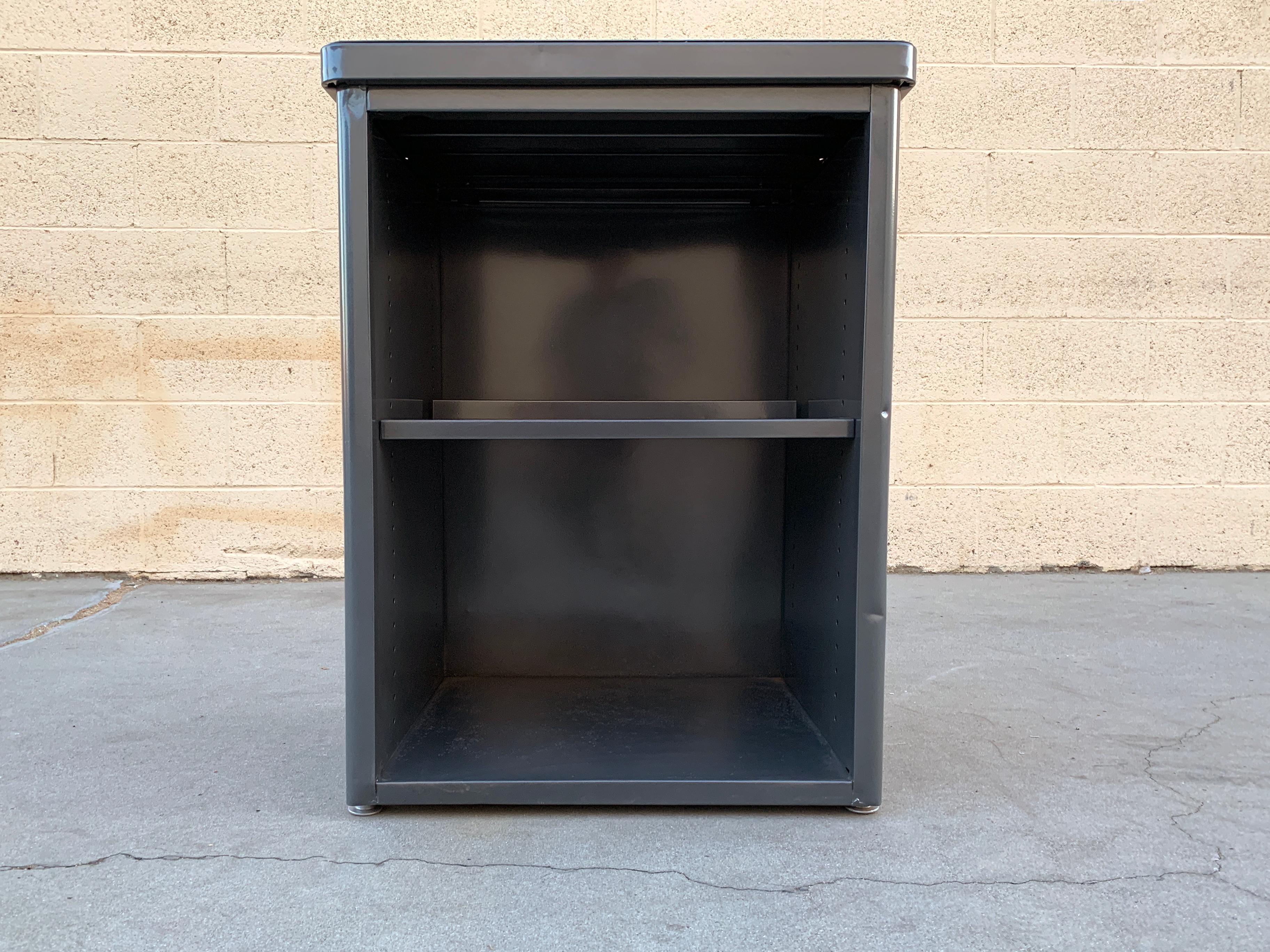 Good looking and versatile 1960s Steelcase cabinet refinished in Metallic Grey (GR02) powder coat. This unit features an adjustable shelf making it an ideal choice for table and storage in an office, workspace, kitchen or bathroom. Vintage steel