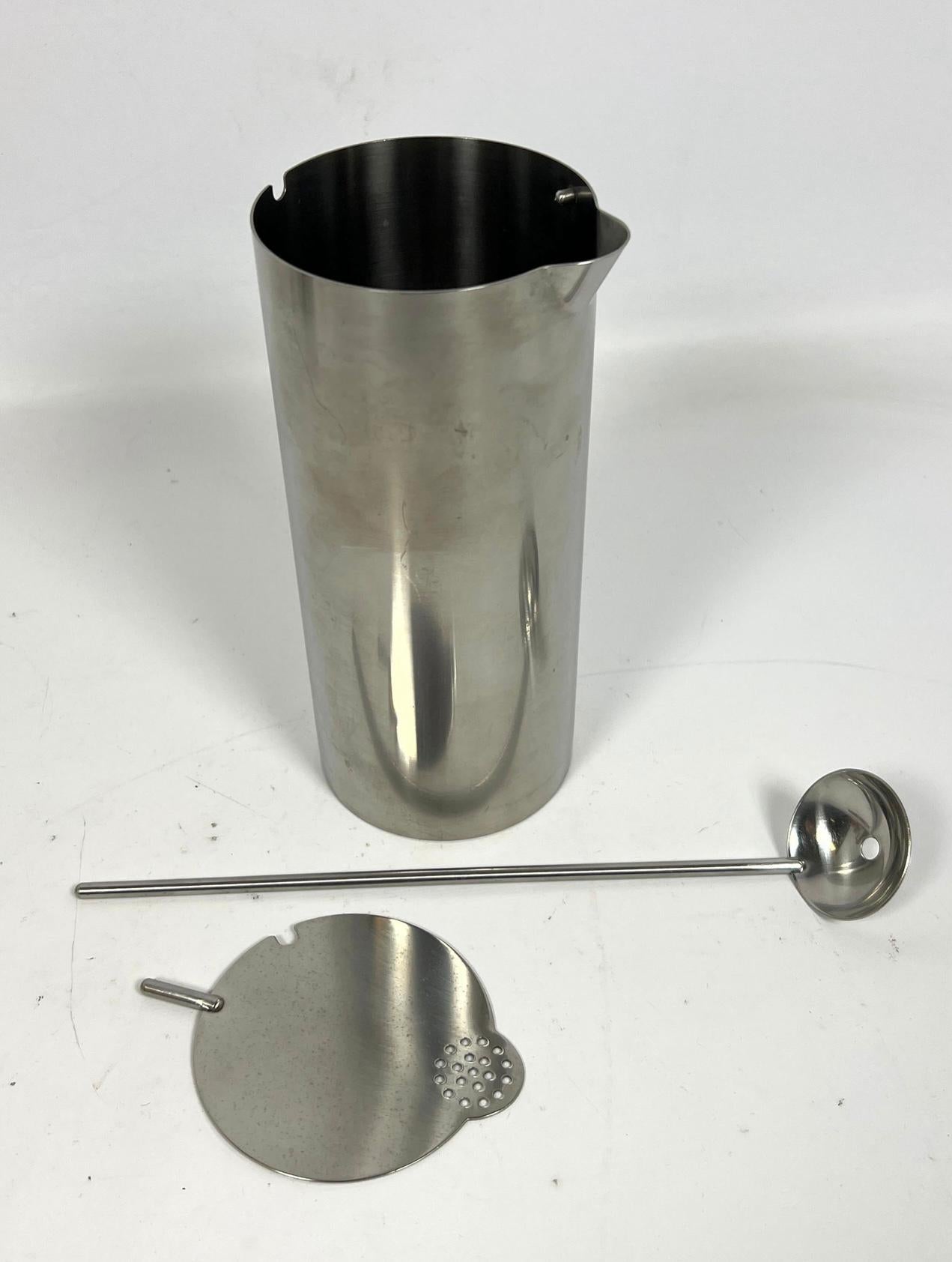 Set di stoviglie in acciaio Stelton Cylinda di Arne Jacobsen Made in Denmark del 1960 In condizioni buone in vendita a Palm Springs, CA