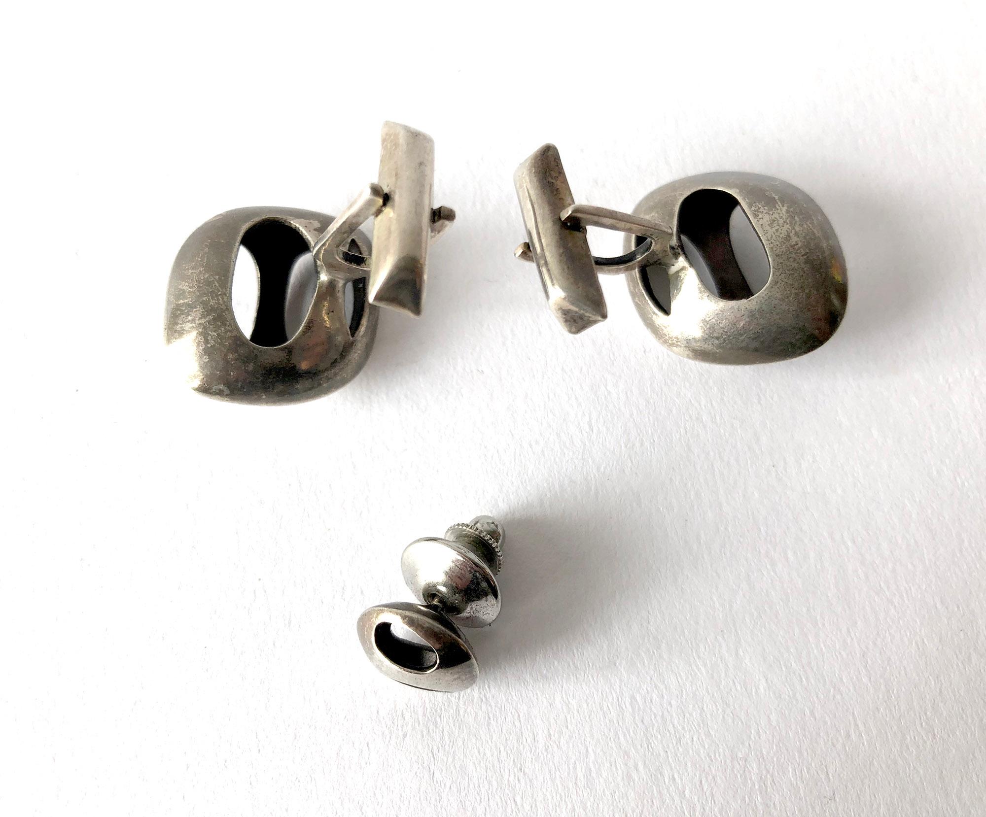 1960s Sterling Silver American Modernist Crater Cufflinks and Tie Tac Set In Good Condition In Palm Springs, CA