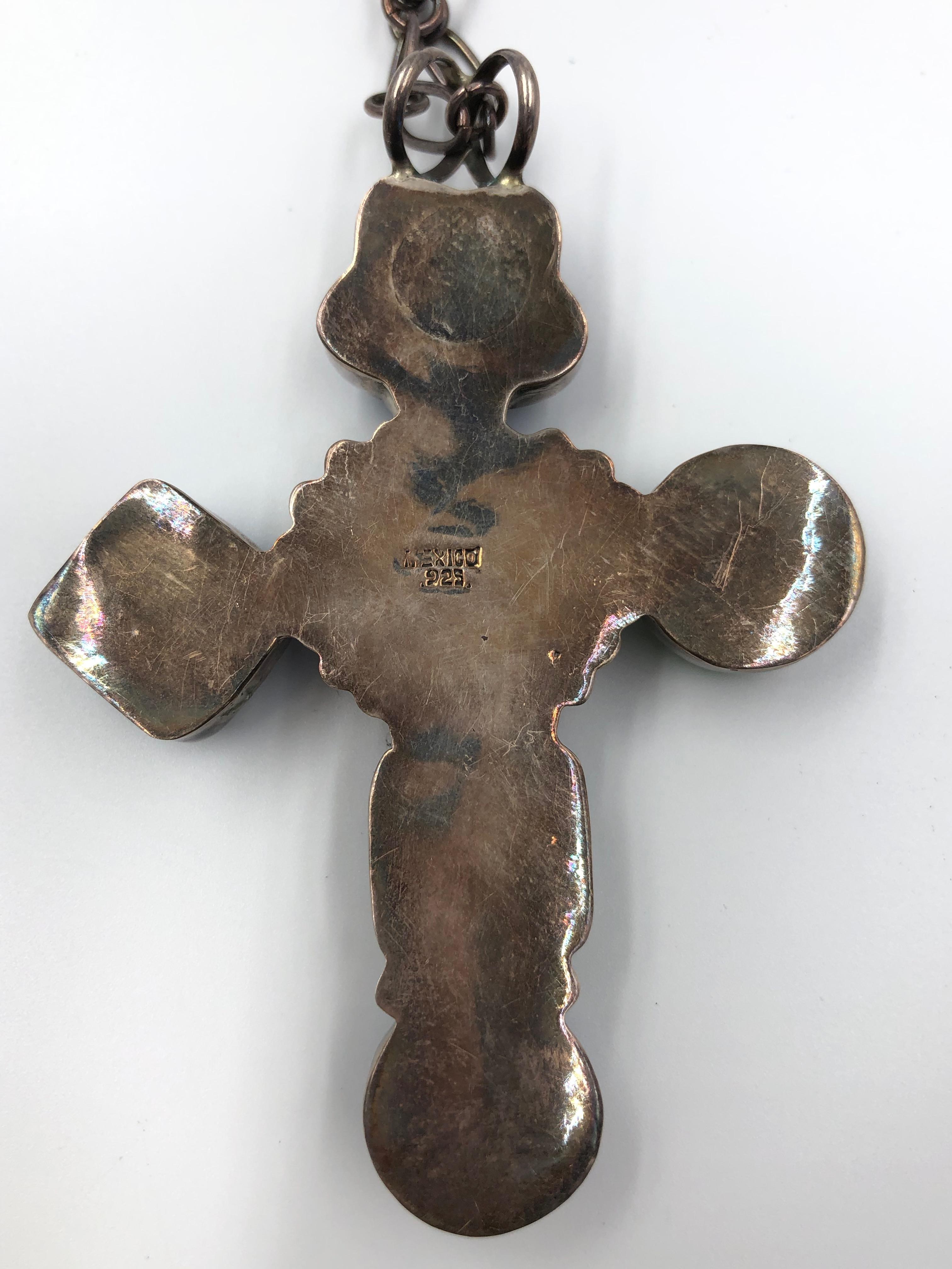 Collier pendentif en forme de croix de cœur en argent sterling et celluloïd, années 1960 en vente 1