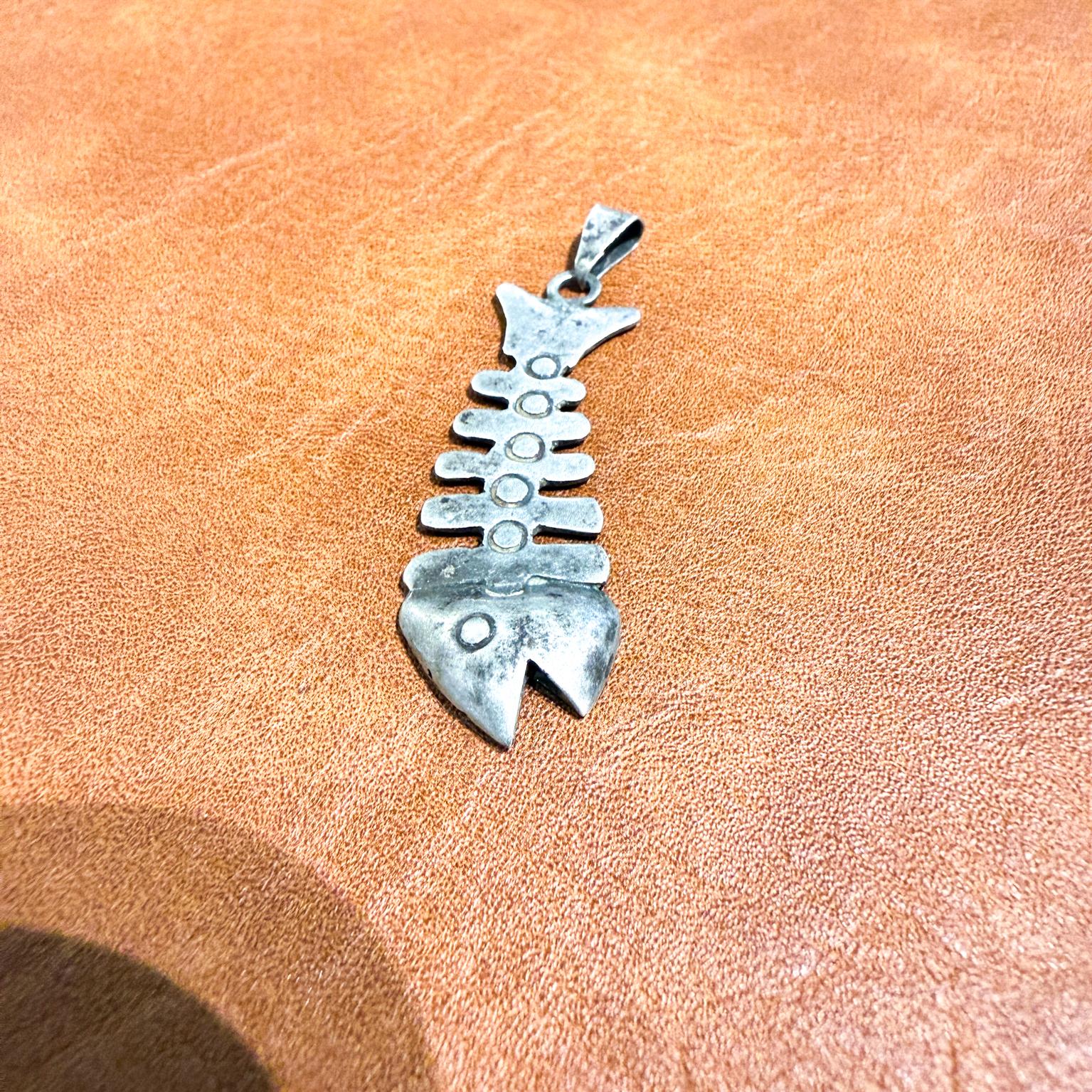 1960s Sterling Silver Fish Skeleton Pendant
in the style of Antoñio Pineda Taxco Mexico
stamped
1.5 long x 0.63
Preowned Condition
Refer to listed images please