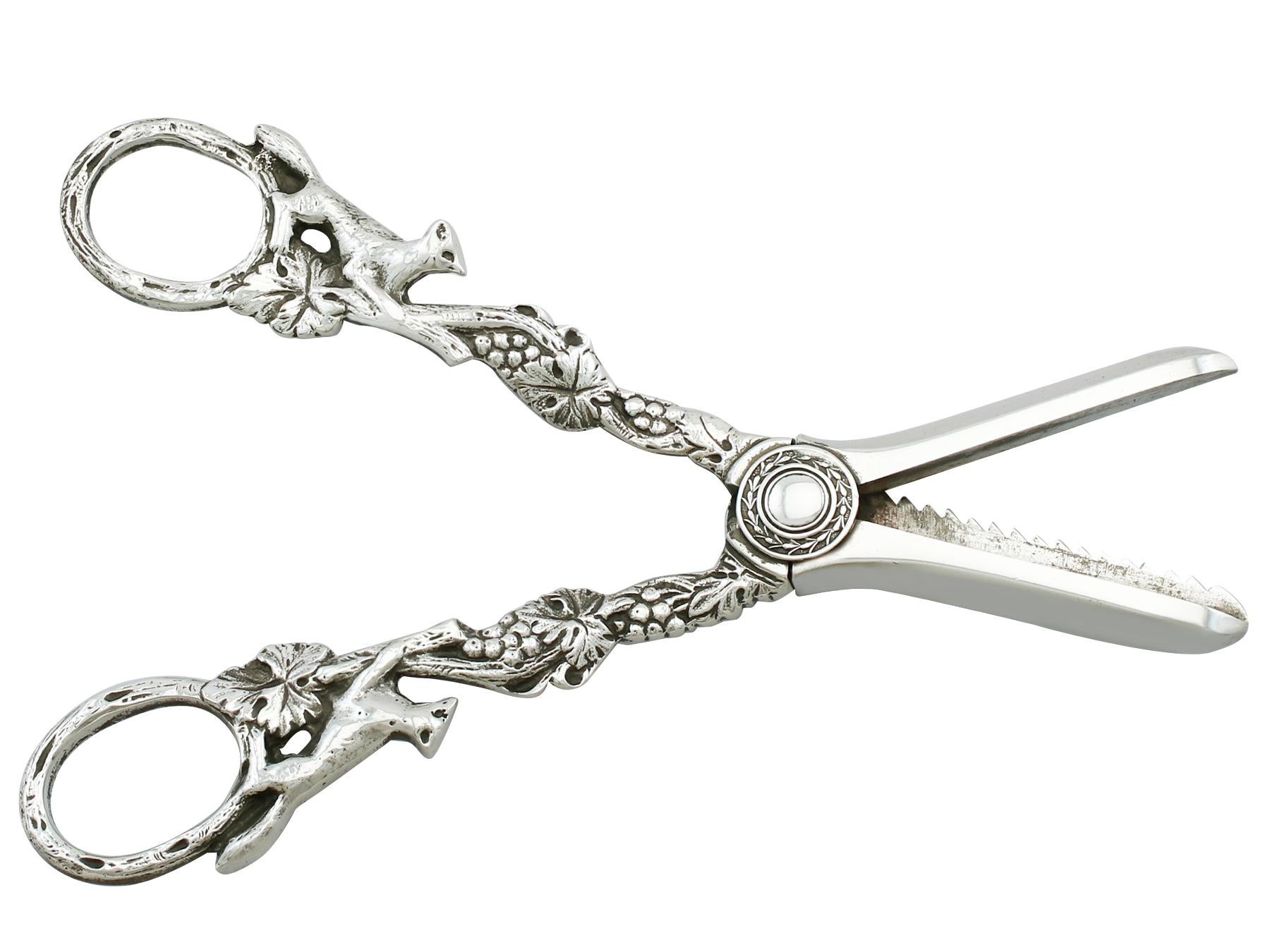 1960s Sterling Silver Grape Shears  In Excellent Condition In Jesmond, Newcastle Upon Tyne