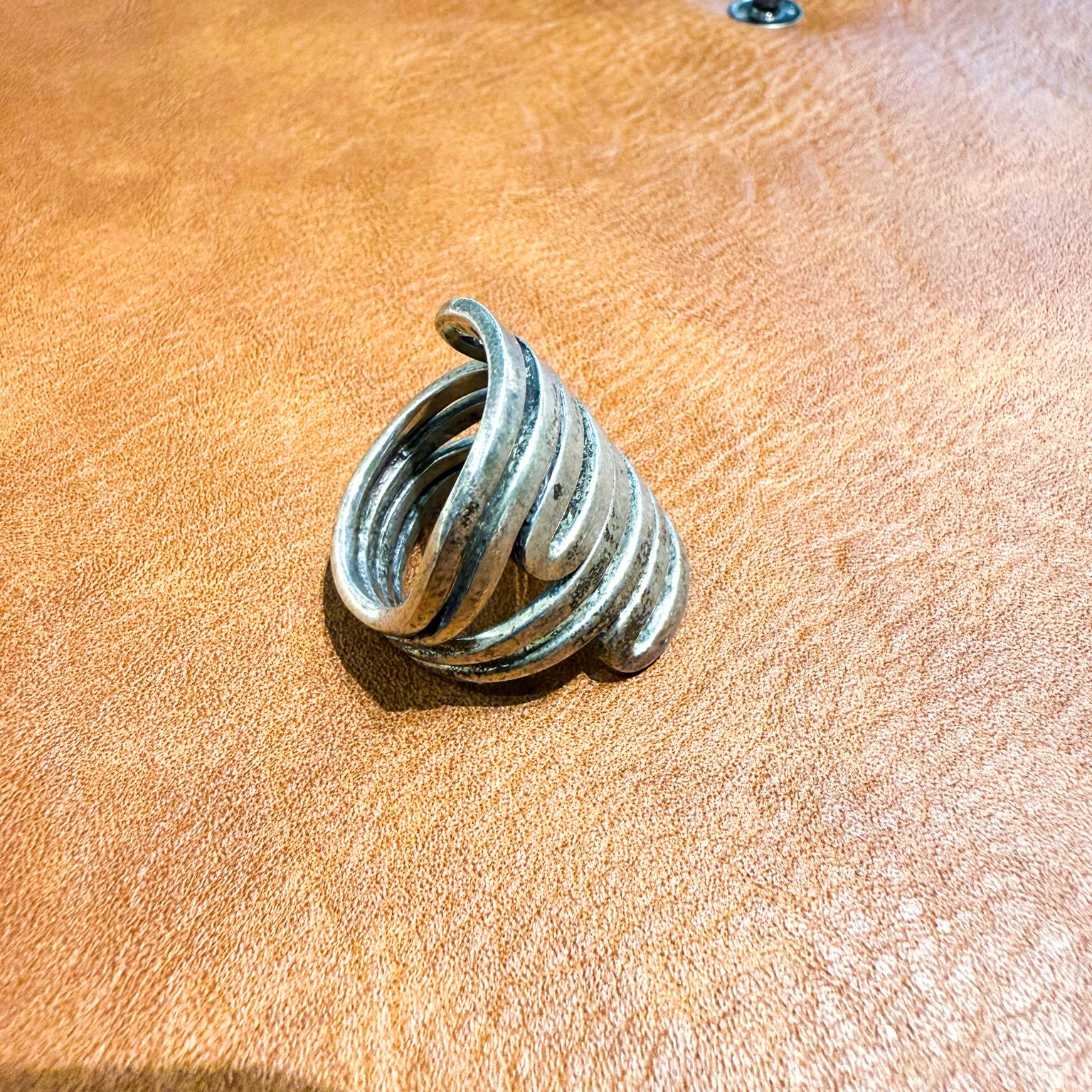 Spiral-Maché-Ring aus Sterlingsilber Taxco Mexiko, 1960er Jahre (Moderne der Mitte des Jahrhunderts) im Angebot
