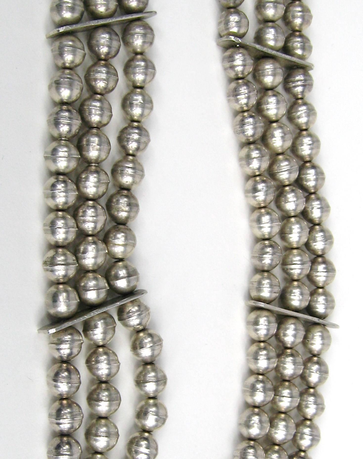  Halskette aus Sterlingsilber mit Türkisperlen und Pfoten, 1960er Jahre  im Zustand „Gut“ im Angebot in Wallkill, NY