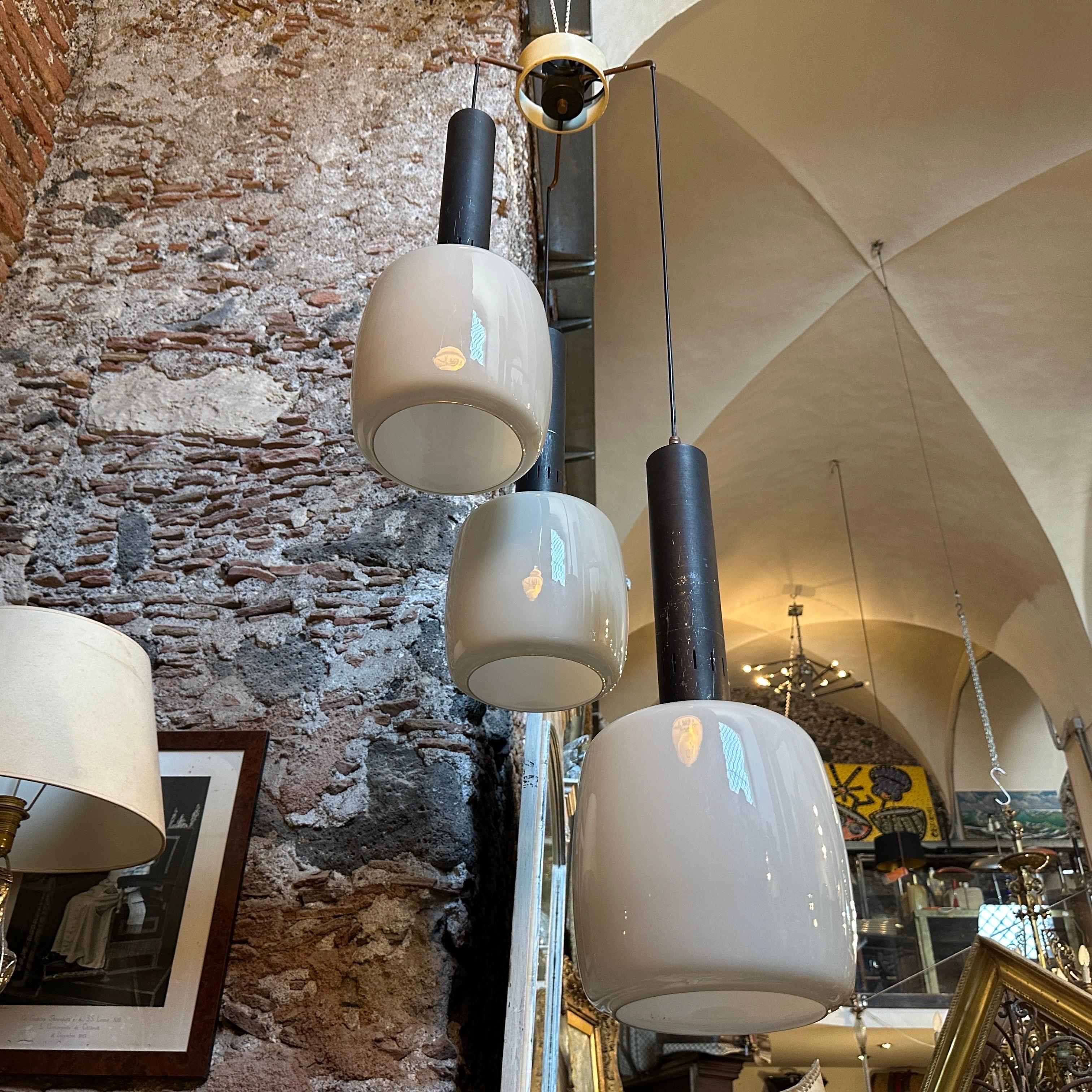 1960s Stilnovo Attributed Mid-Century Modern Gray Opaline Italian Chandelier For Sale 6
