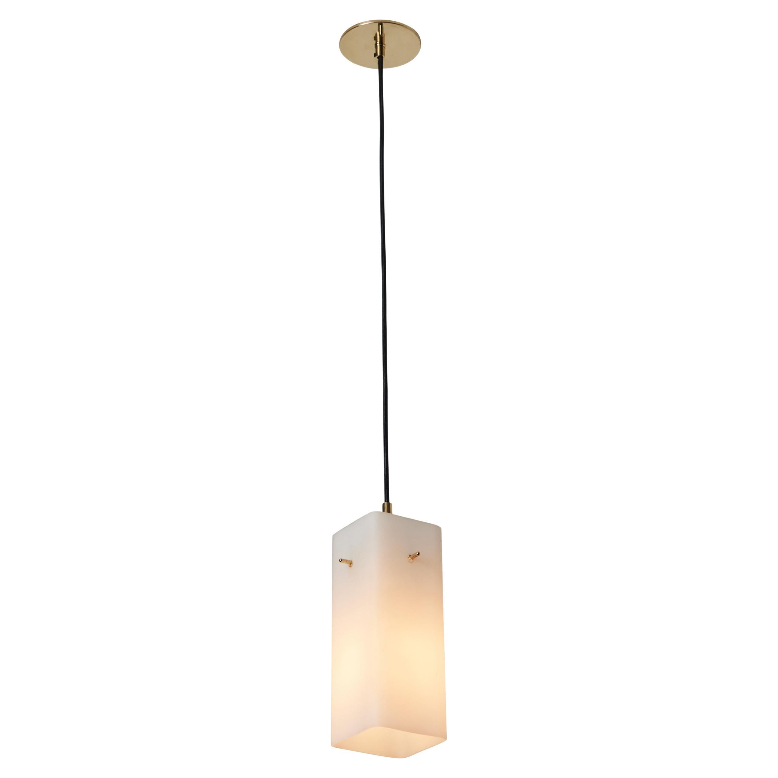 Pendentif en verre opalin et laiton Stilnovo des années 1960