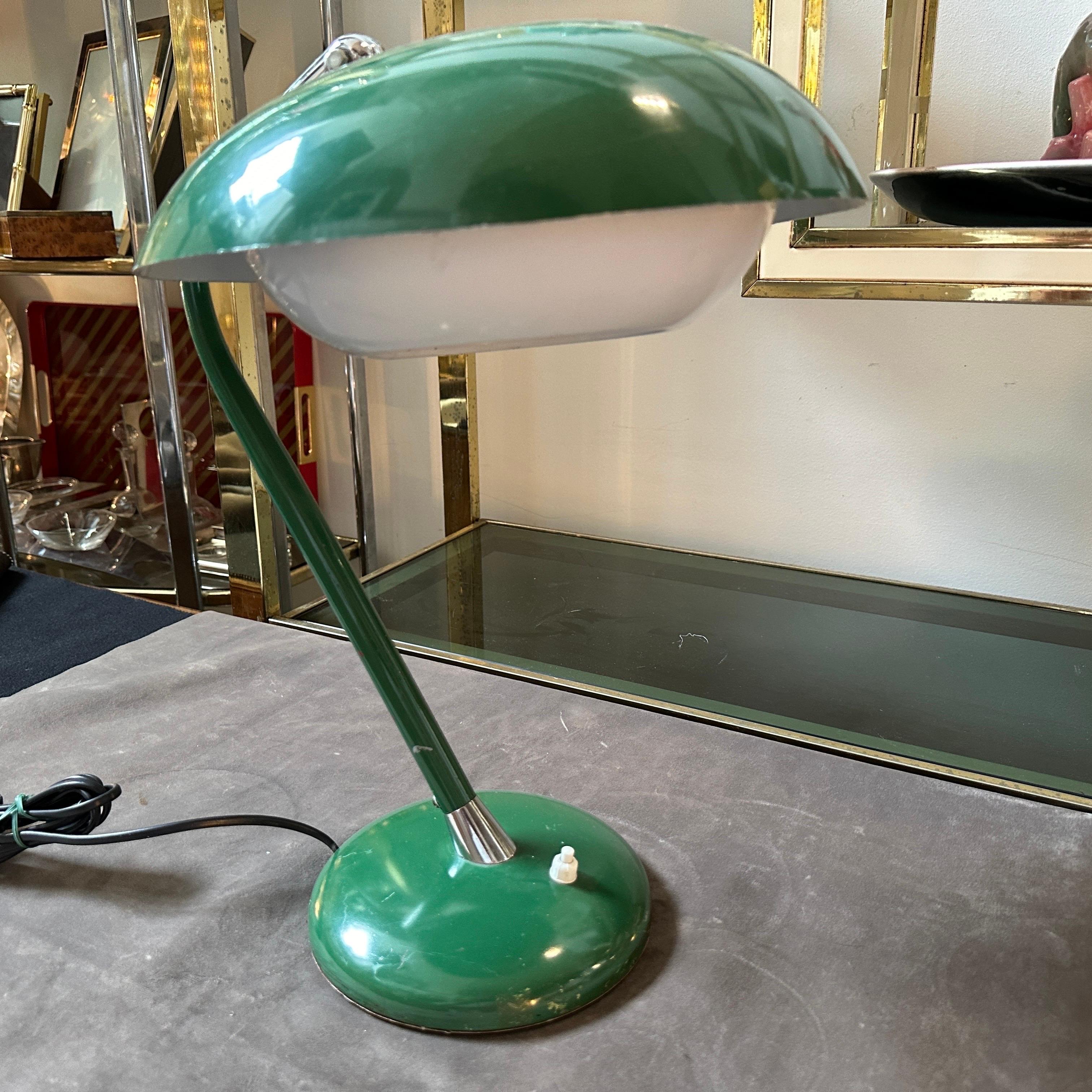 1960s Stilnovo Style Mid-Century Modern Green Painted Metal Italian Table lamp For Sale 5
