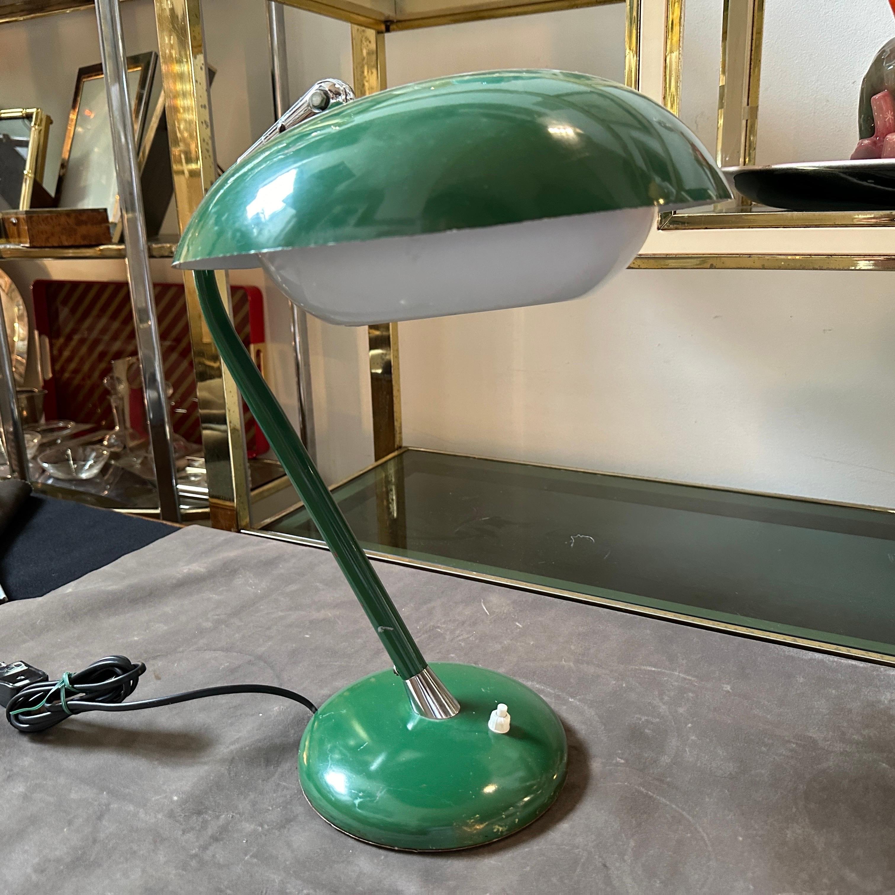 1960s Stilnovo Style Mid-Century Modern Green Painted Metal Italian Table lamp For Sale 2