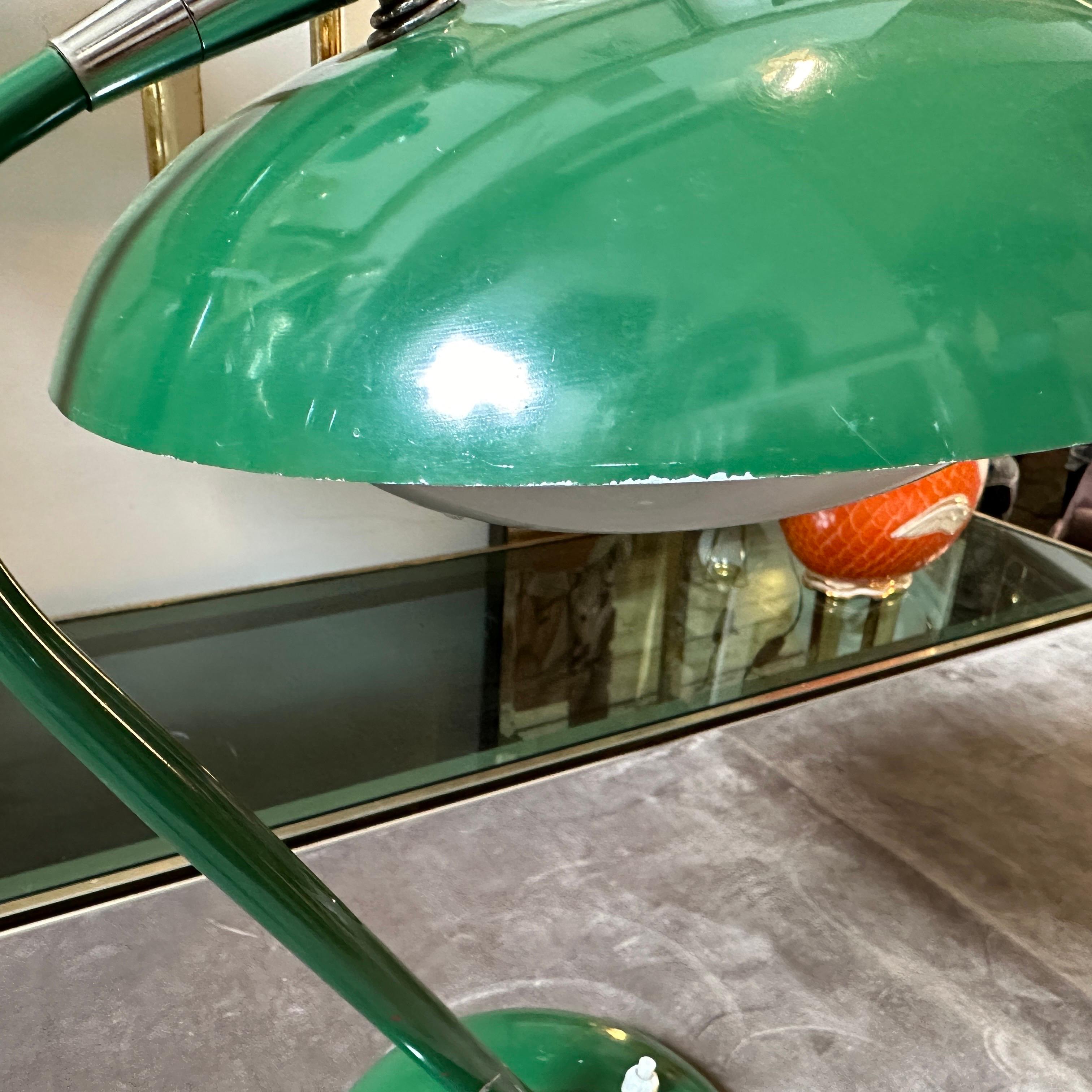 1960s Stilnovo Style Mid-Century Modern Green Painted Metal Italian Table lamp For Sale 3