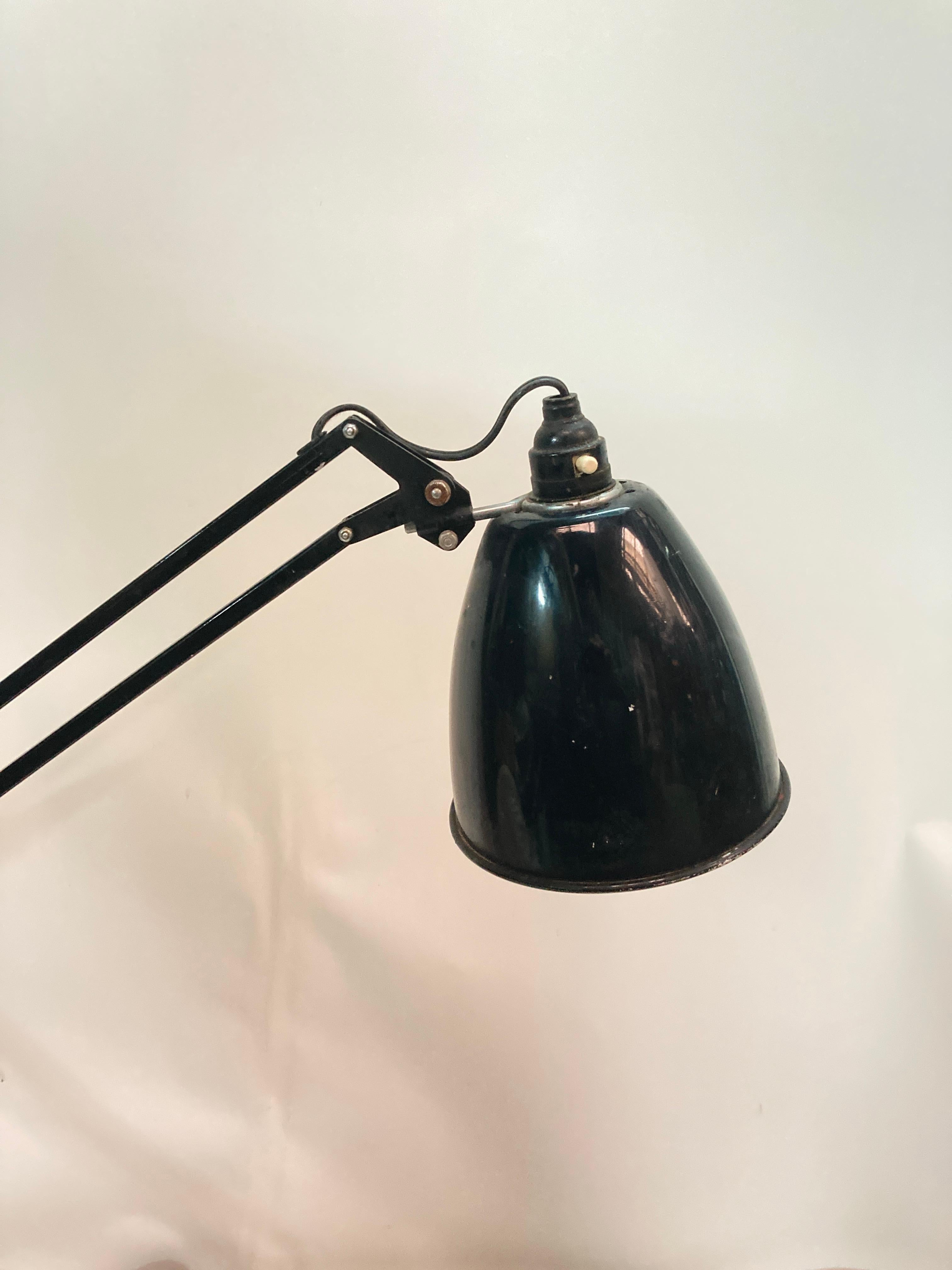1960's Stitched leather architect lamp by Maison Hermès In Good Condition For Sale In Bois-Colombes, FR