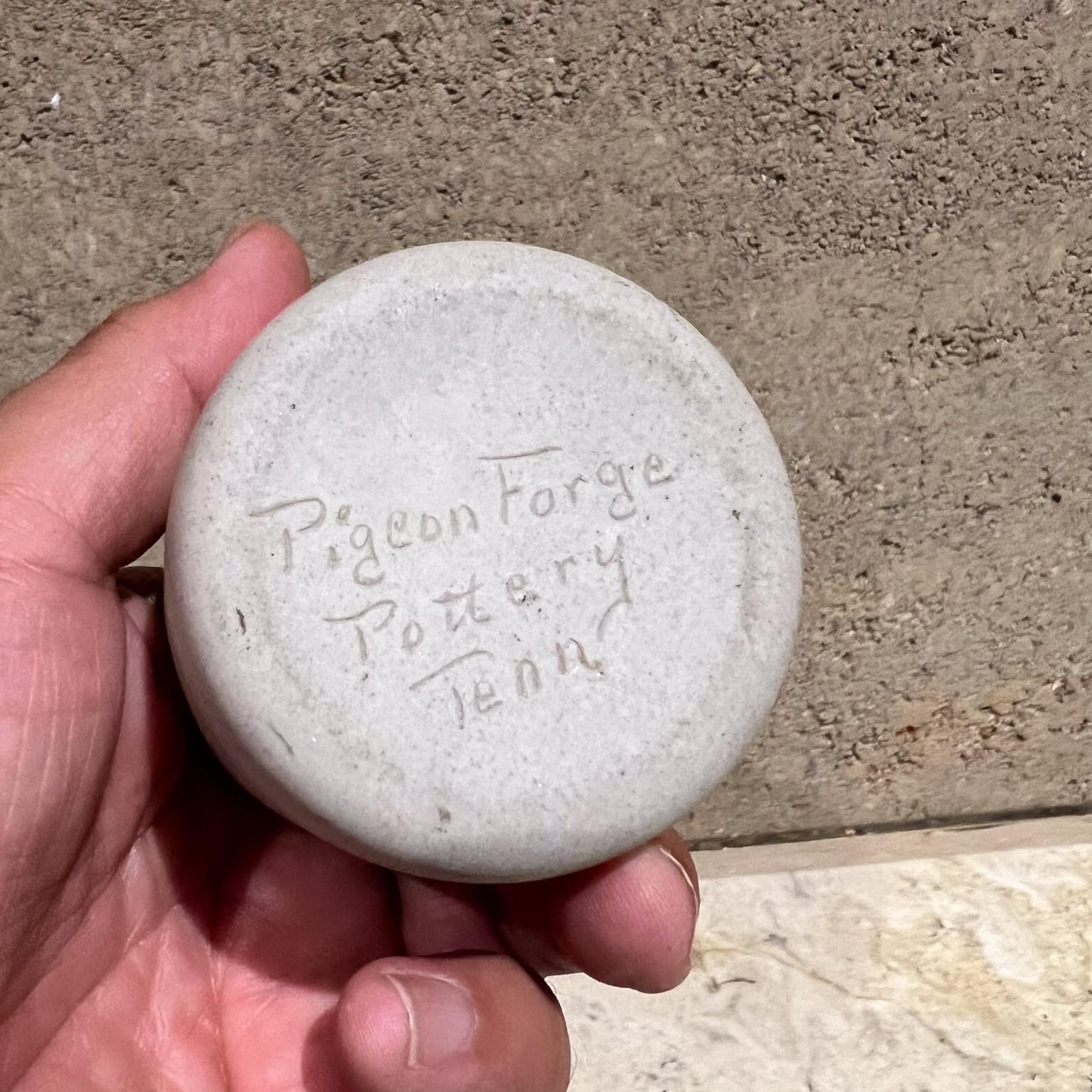 Stein-Keramik-Kunst-Tin-Vase, Zinn, Pigeon-Schmiedeeisen, Tennessee, 1960er Jahre im Zustand „Gut“ im Angebot in Chula Vista, CA