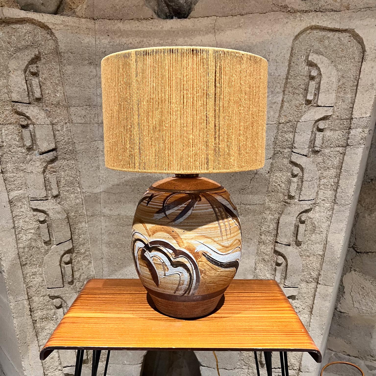 1960s Stoneware Art Pottery Round Table Lamp In Good Condition For Sale In Chula Vista, CA