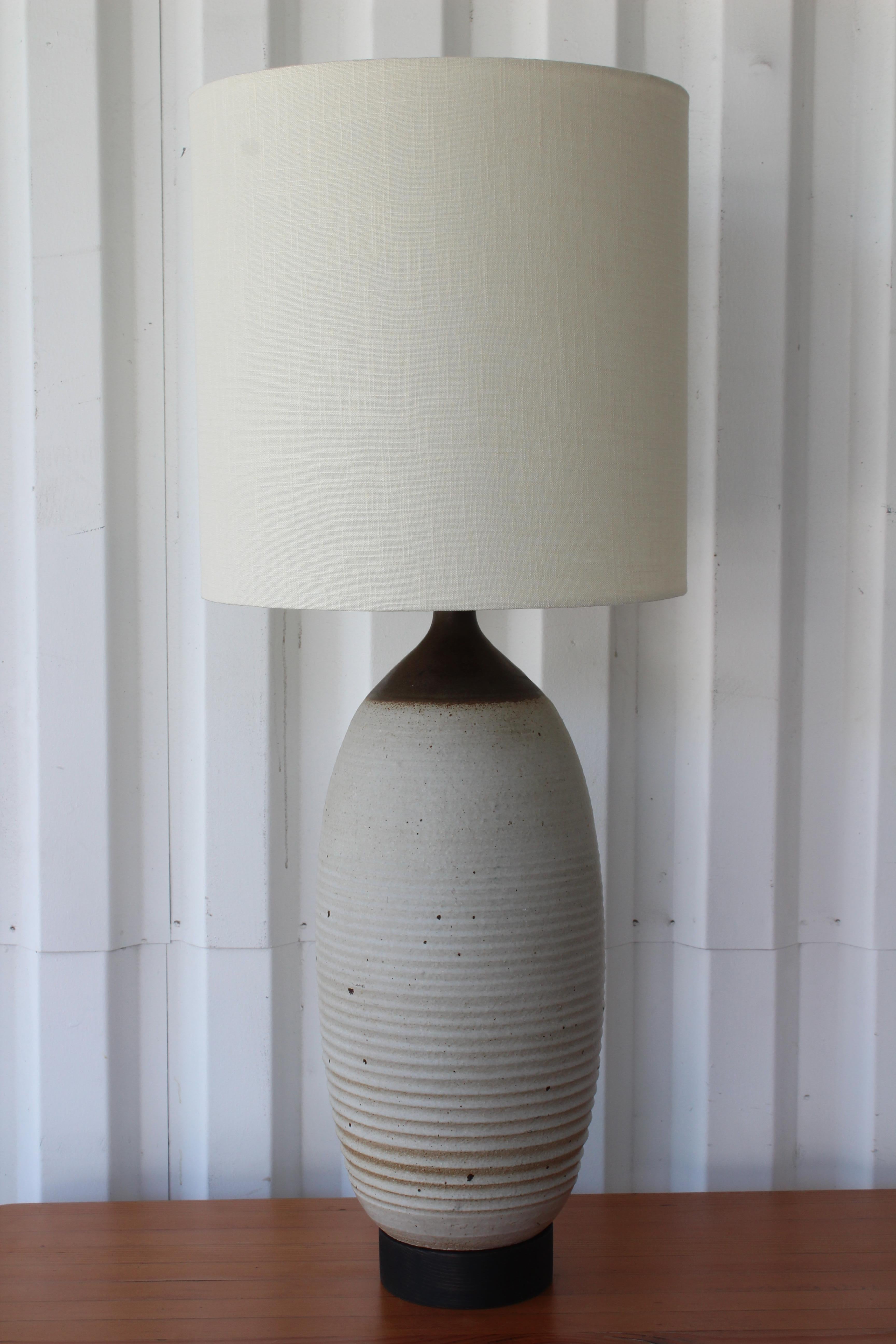 Vintage 1960s stoneware pottery lamp. Newly rewired with new custom made linen shade. 
Measures: 37