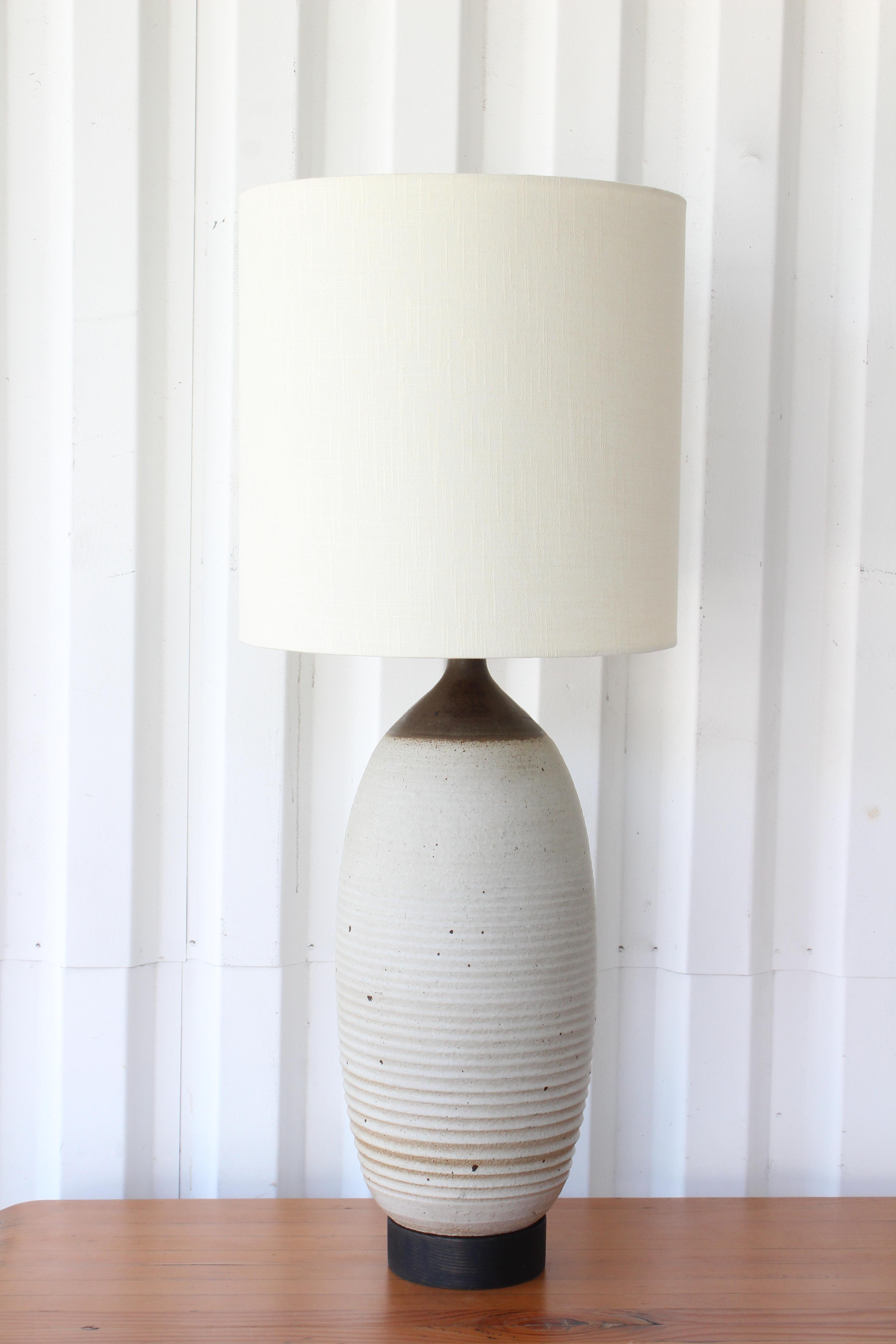 1960s Stoneware Pottery Lamp In Excellent Condition In Los Angeles, CA