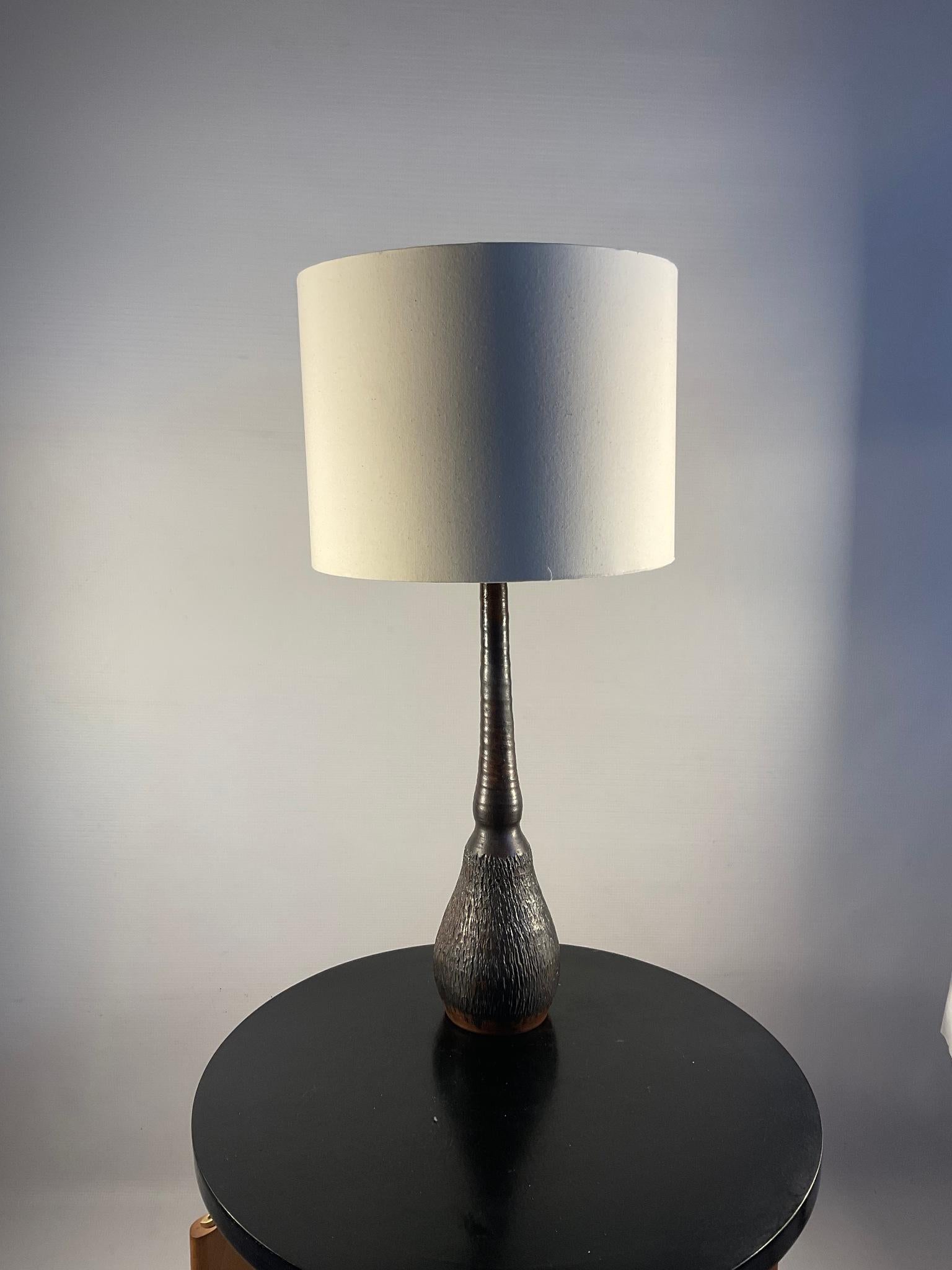 1960er Jahre Steingut-Tischlampe aus der Region La Puisaye Frankreich im Angebot 3